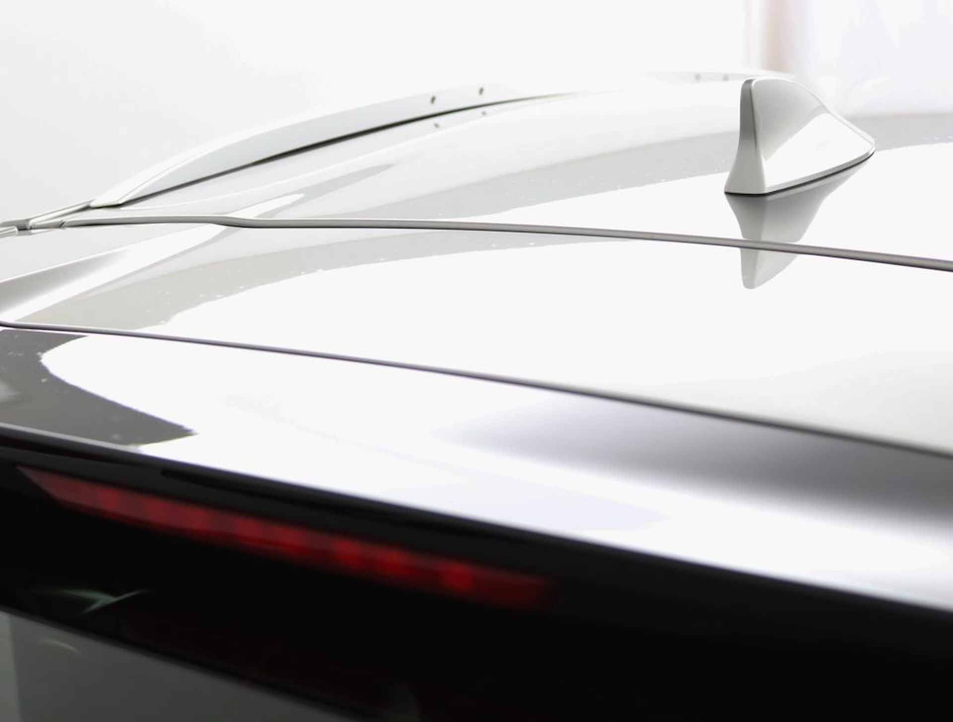 Lexus UX 250h Luxury Line | Blind Spot Monitor | Stoelverwarming | Parkeersensoren | Navigatie | - 43/61