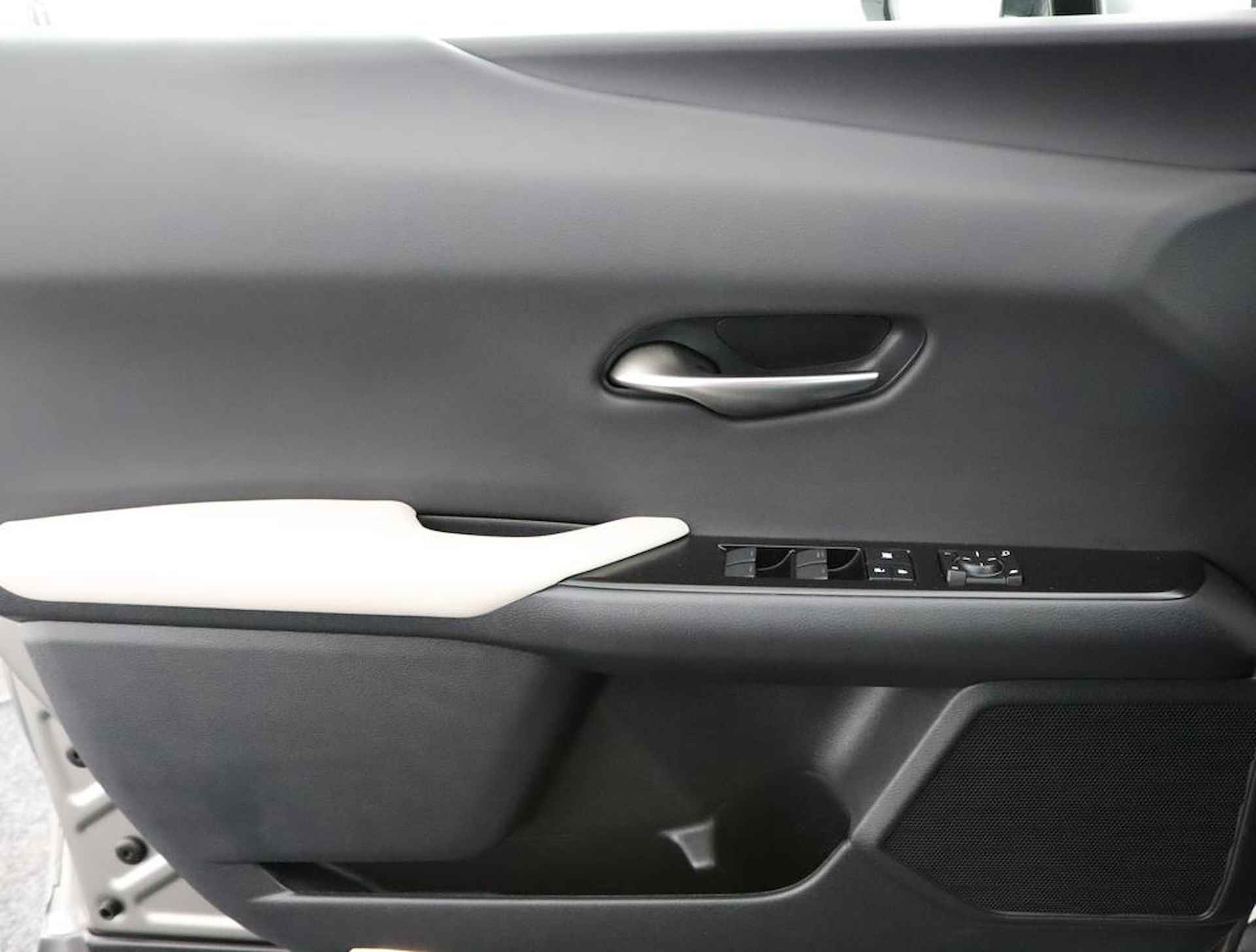 Lexus UX 250h Luxury Line | Blind Spot Monitor | Stoelverwarming | Parkeersensoren | Navigatie | - 48/61