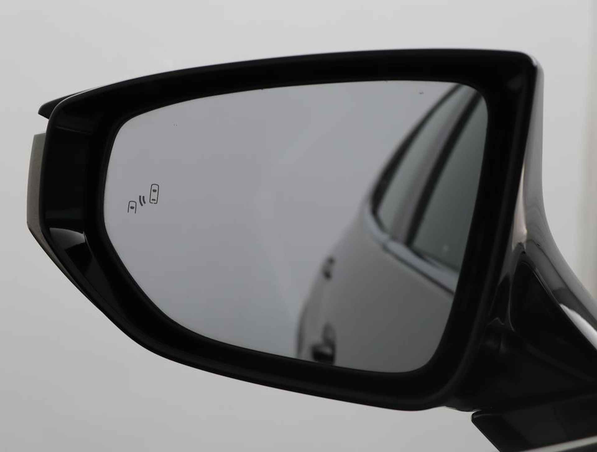 Lexus UX 250h Luxury Line | Blind Spot Monitor | Stoelverwarming | Parkeersensoren | Navigatie | - 49/61