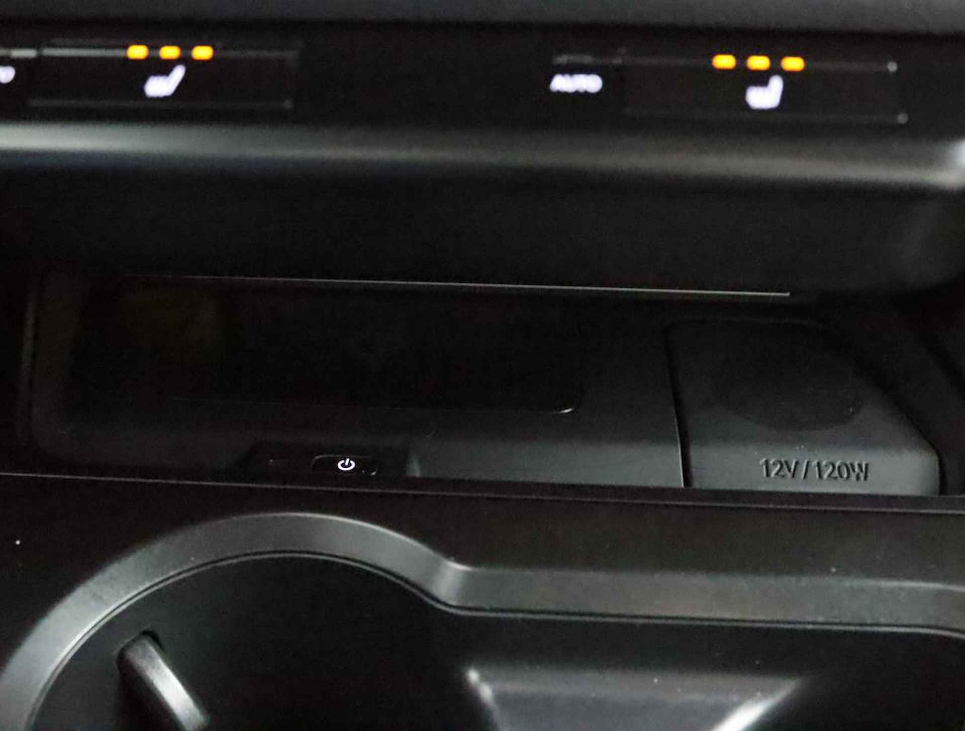 Lexus UX 250h Luxury Line | Blind Spot Monitor | Stoelverwarming | Parkeersensoren | Navigatie | - 54/61