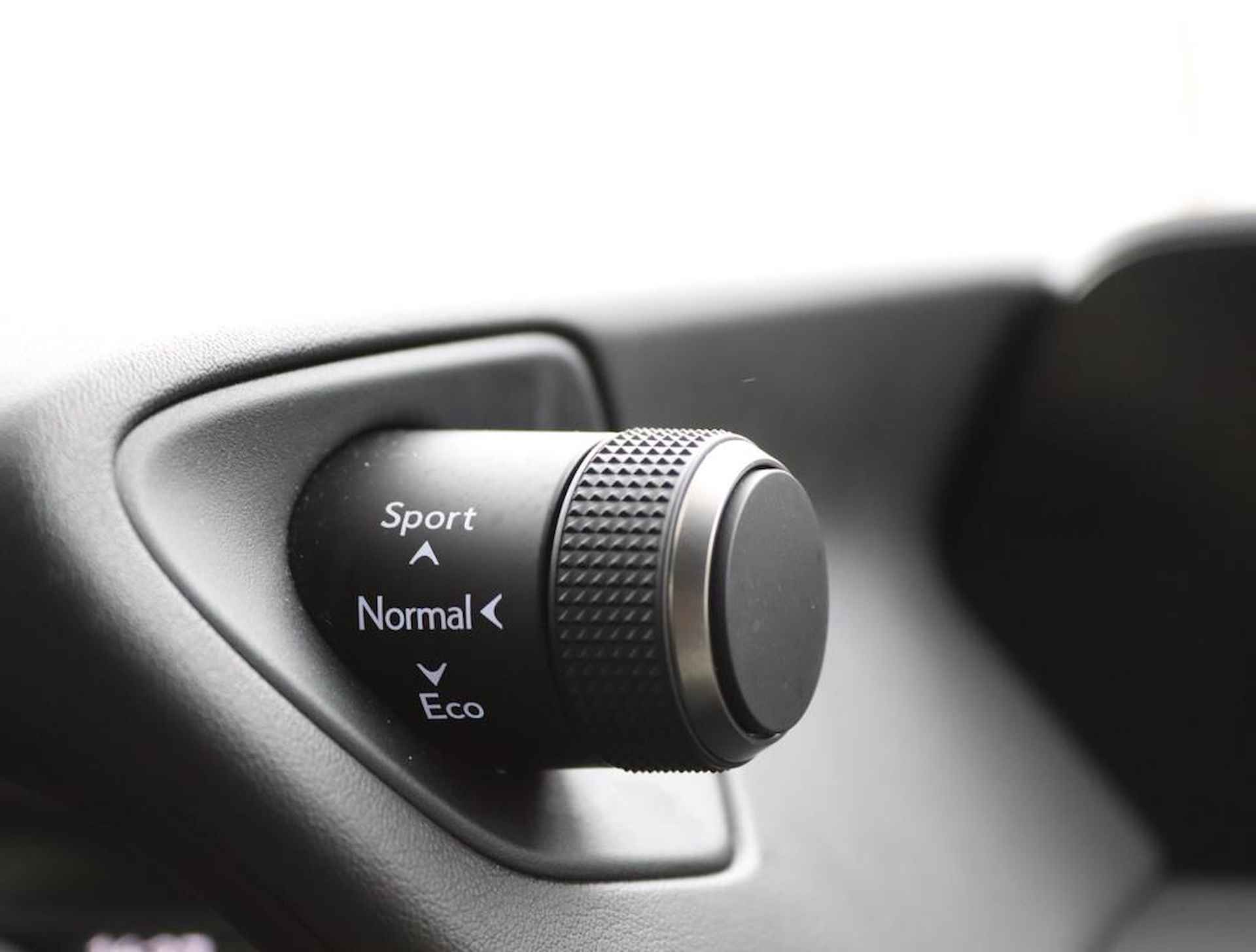 Lexus UX 250h Luxury Line | Blind Spot Monitor | Stoelverwarming | Parkeersensoren | Navigatie | - 55/61