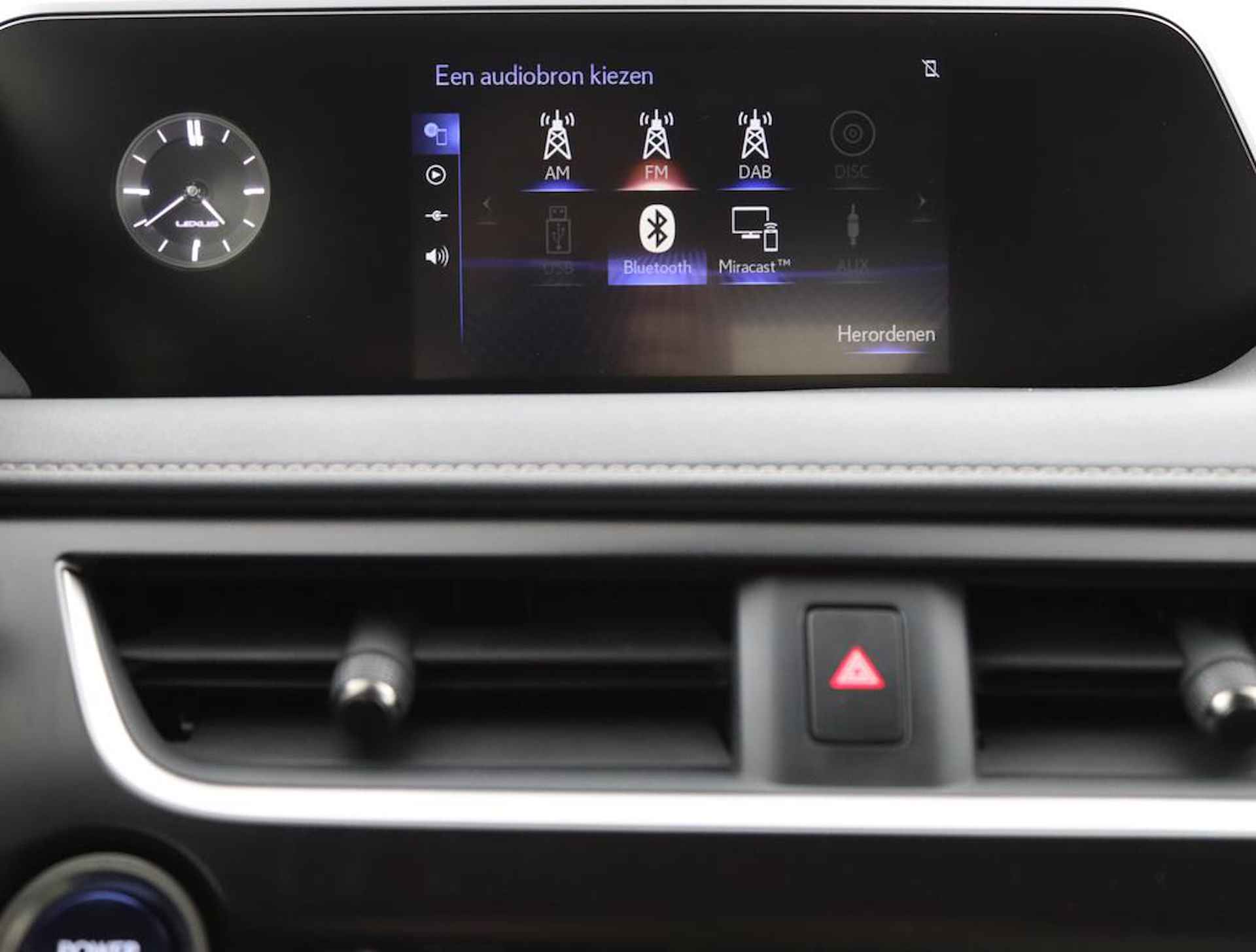Lexus UX 250h Luxury Line | Blind Spot Monitor | Stoelverwarming | Parkeersensoren | Navigatie | - 59/61