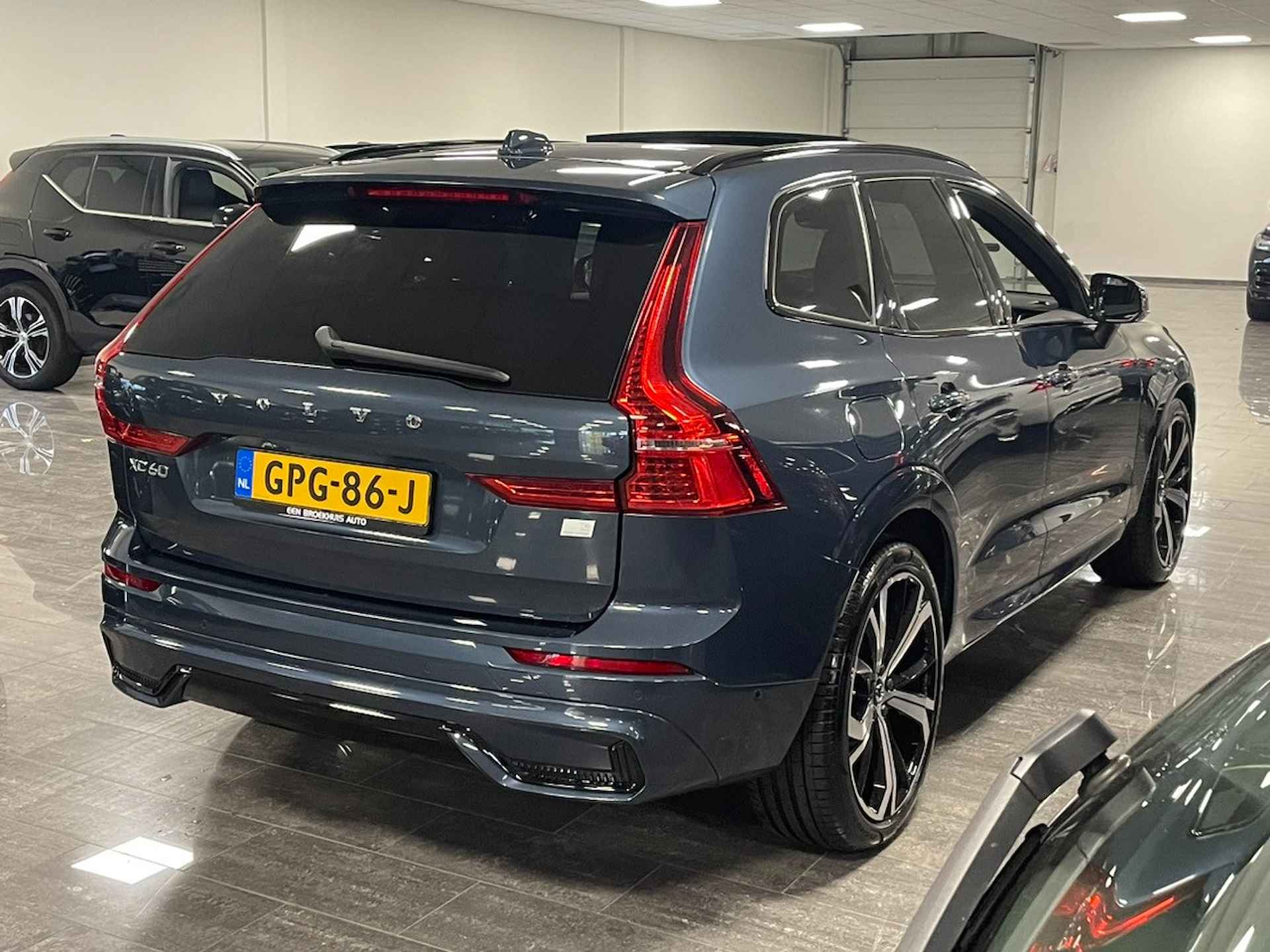 Volvo XC60 T6 AWD Recharge Ultimate Dark | Luchtvering | Bowers & Wilkins | 360° Camera | Head-Up display | Adaptieve Cruise Control | Full - 3/41