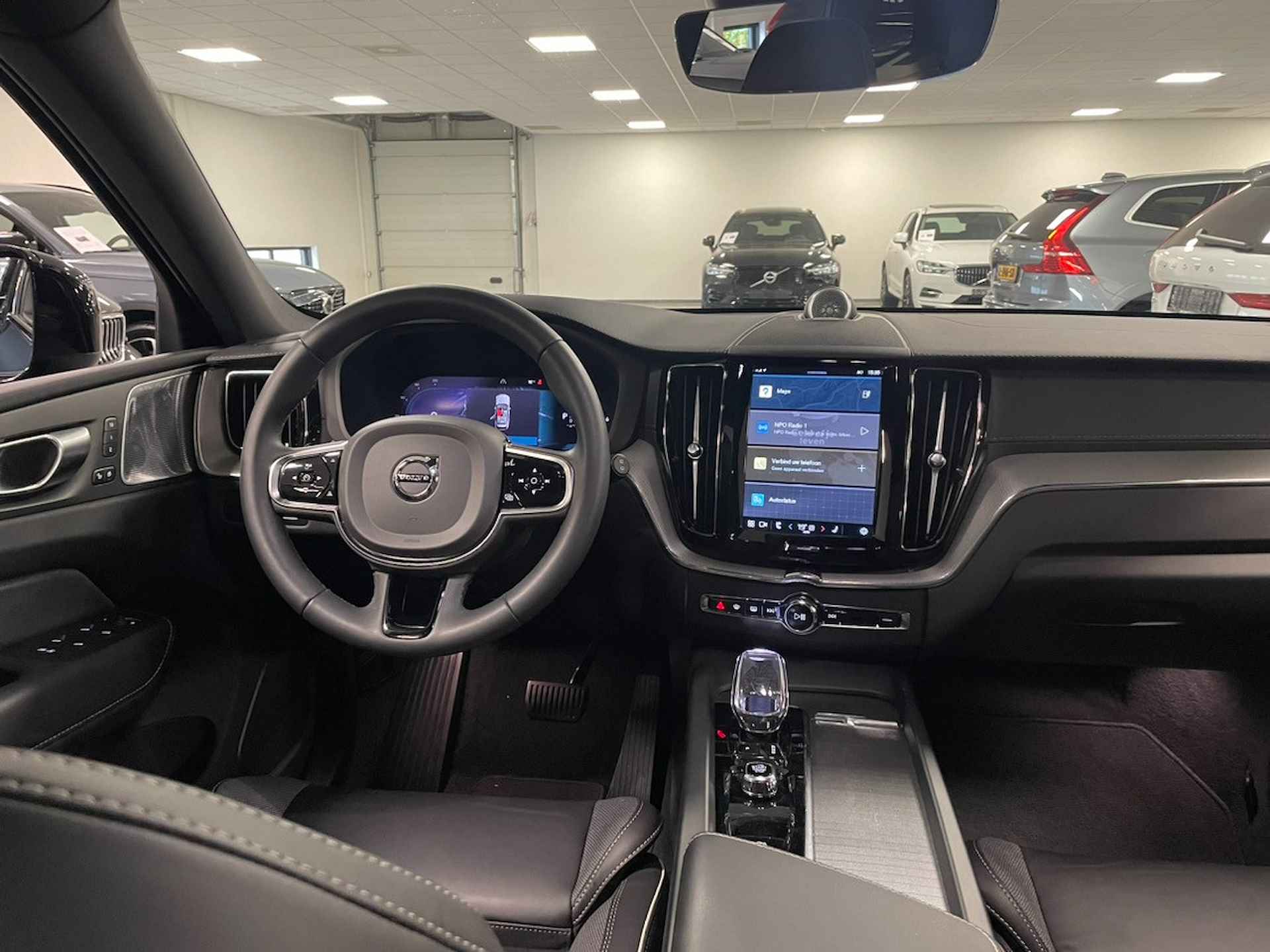 Volvo XC60 T6 AWD Recharge Ultimate Dark | Luchtvering | Bowers & Wilkins | 360° Camera | Head-Up display | Adaptieve Cruise Control | Full - 9/41