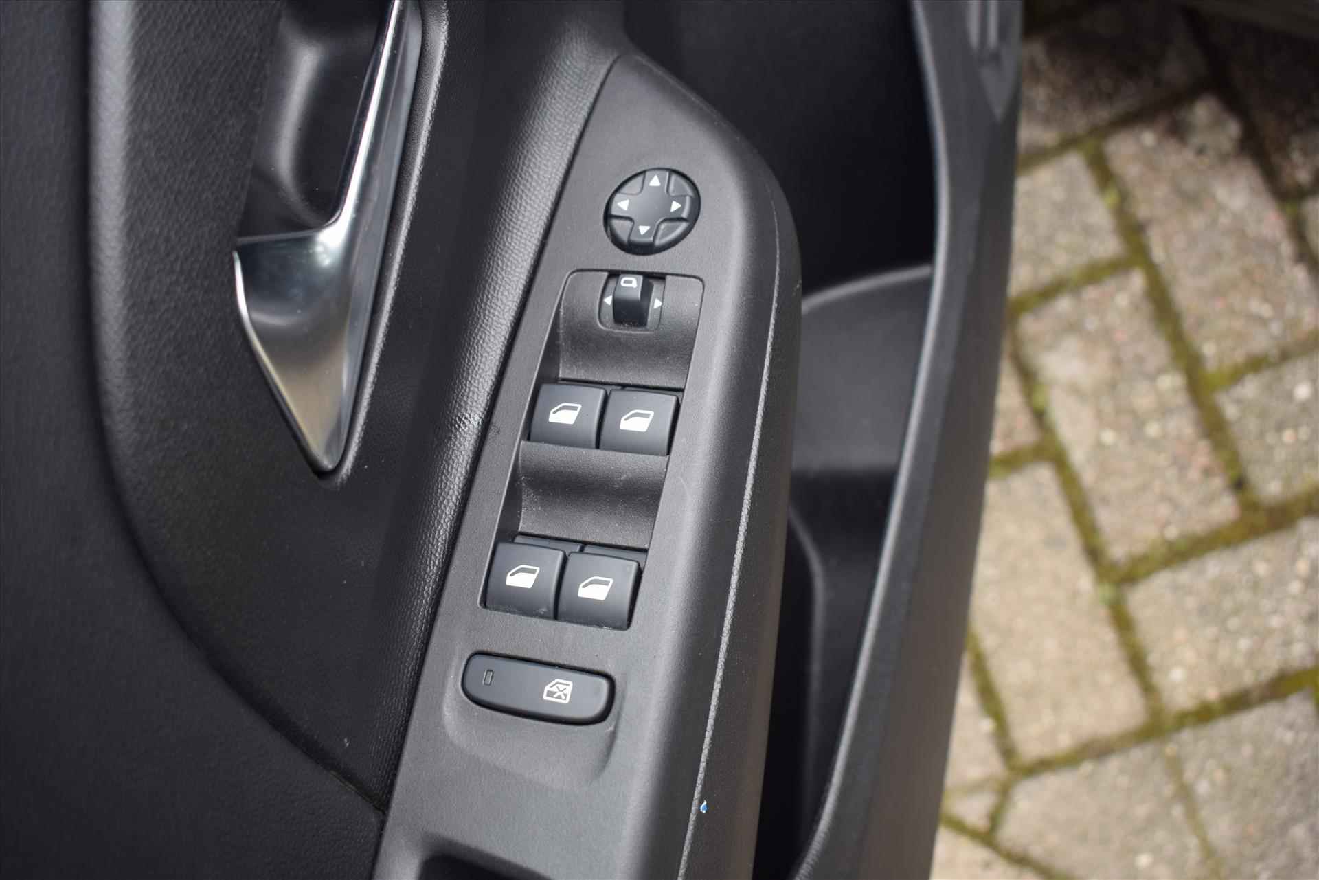 Opel Corsa 1.2 Turbo Start/Stop 100pk Elegance Apple CarPlay / LED verlichting - 18/25