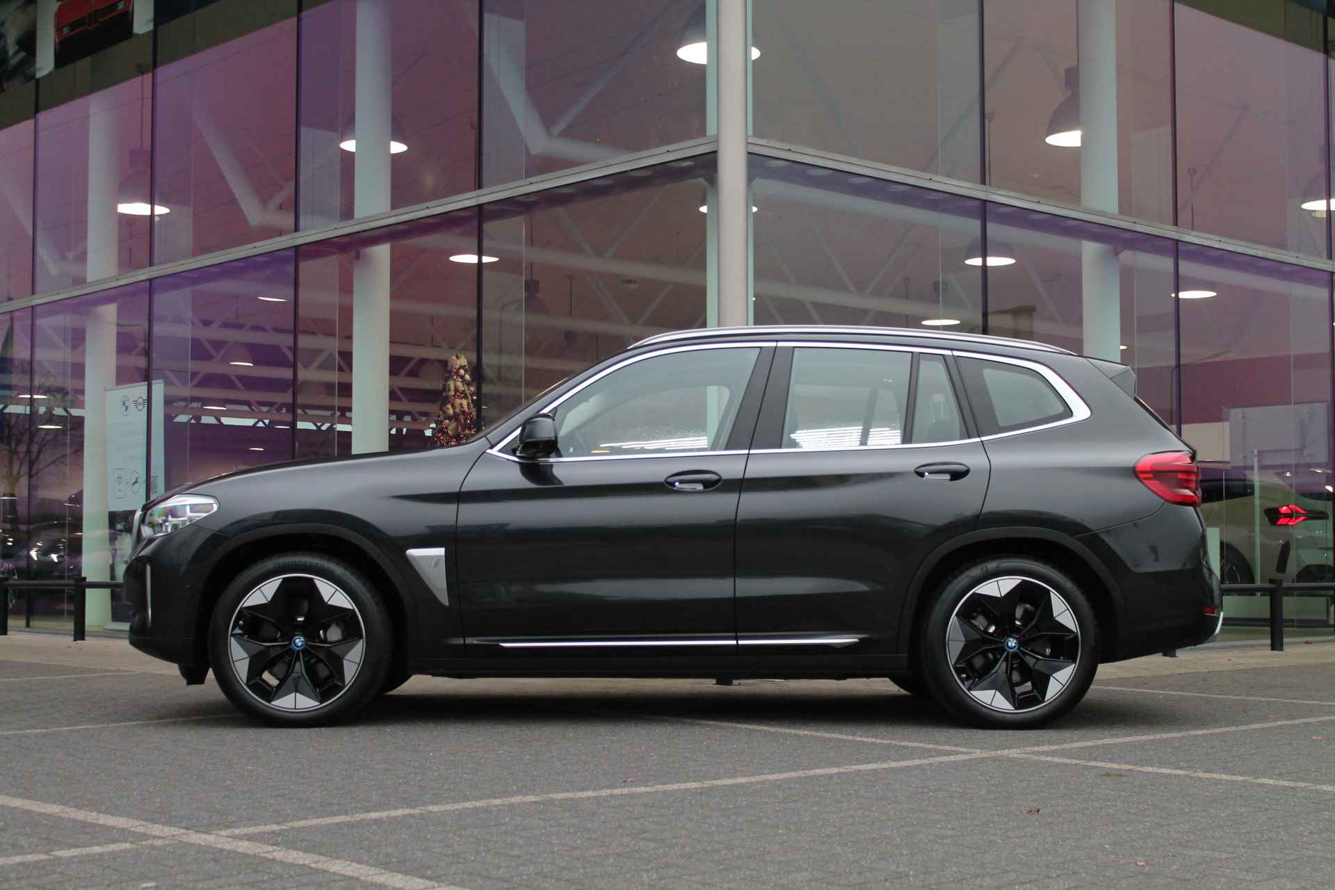 BMW iX3 High Executive / Adaptieve LED / Sportstoelen / Head-Up / Parking Assistant Plus / Gesture Control / Comfort Access - 9/48