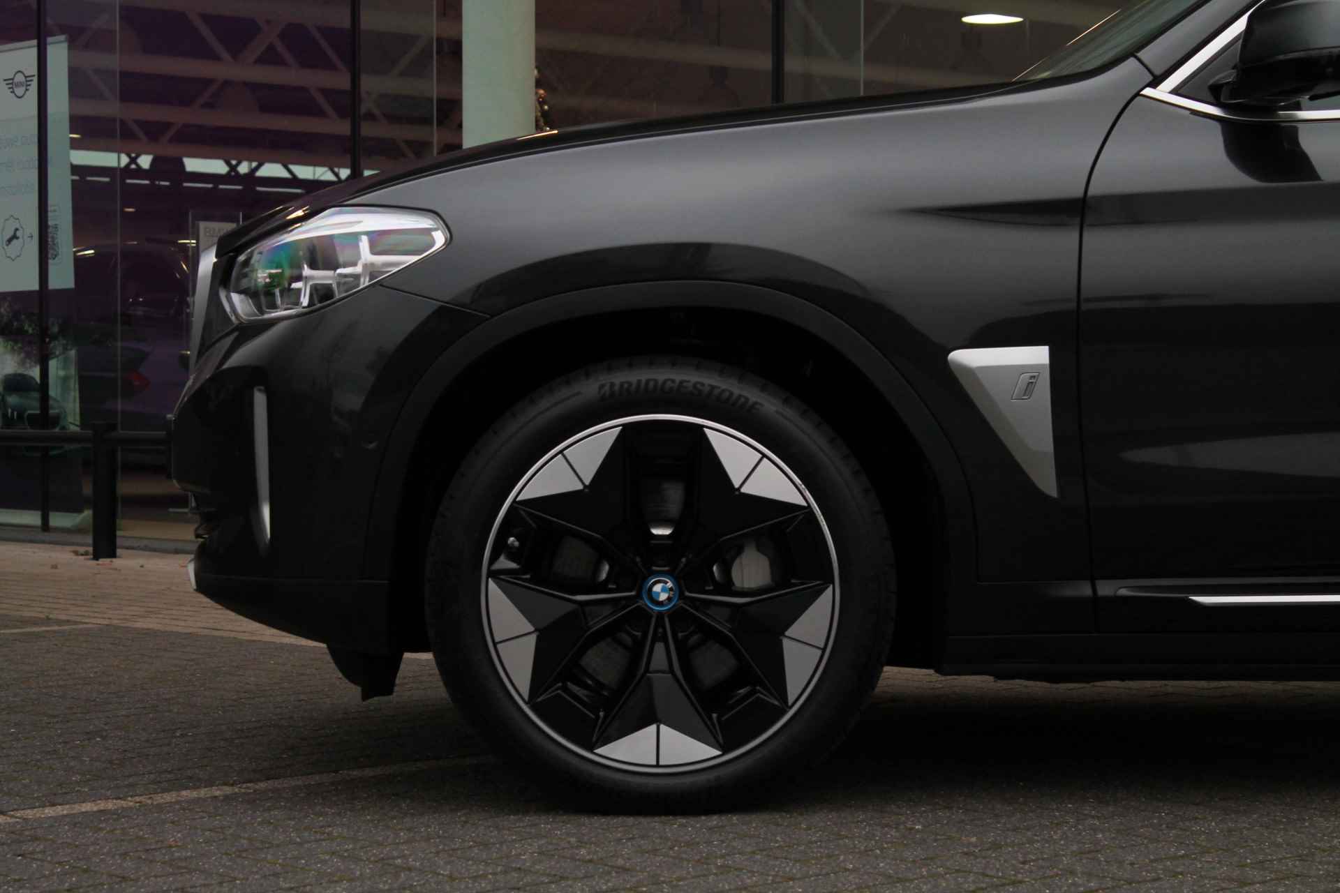 BMW iX3 High Executive / Adaptieve LED / Sportstoelen / Head-Up / Parking Assistant Plus / Gesture Control / Comfort Access - 10/48