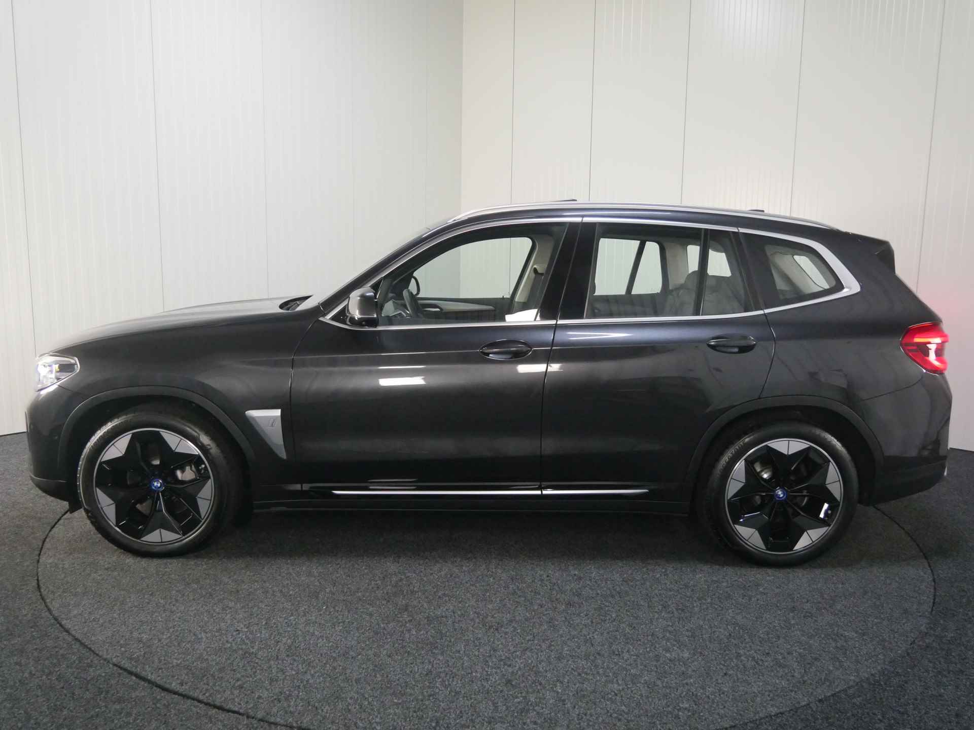 BMW iX3 High Executive / Adaptieve LED / Sportstoelen / Head-Up / Parking Assistant Plus / Gesture Control / Comfort Access - 20/48