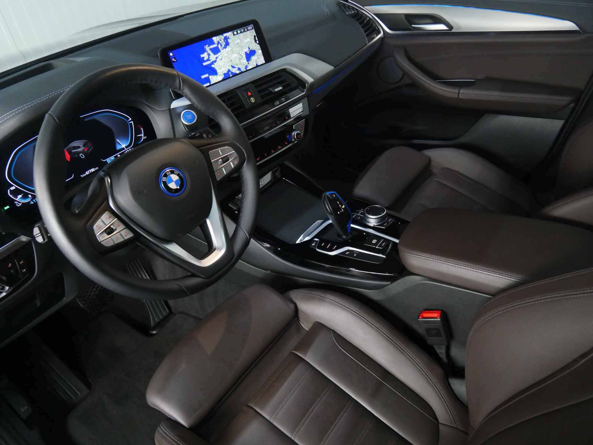 BMW iX3 High Executive / Adaptieve LED / Sportstoelen / Head-Up / Parking Assistant Plus / Gesture Control / Comfort Access - 21/48