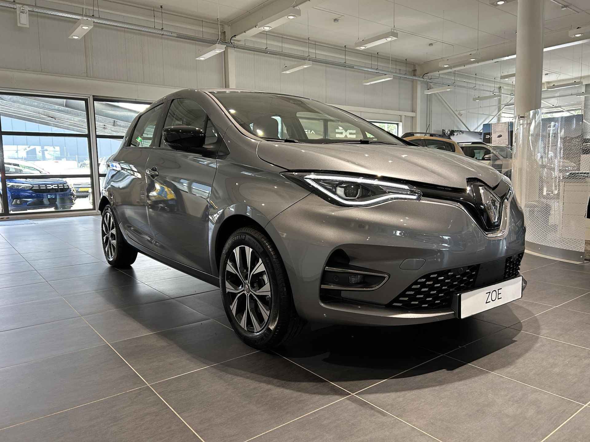 Renault ZOE R135 Evolution 52 kWh 1x Speciaal geselecteerde nieuwe voorraad auto met EXTRA hoge Zeeuw &  Zeeuw korting van maar liefst €6313,- + profiteer van de €2950,- SEPP subsidie . Maar verkocht = ook echt weg! - 7/30