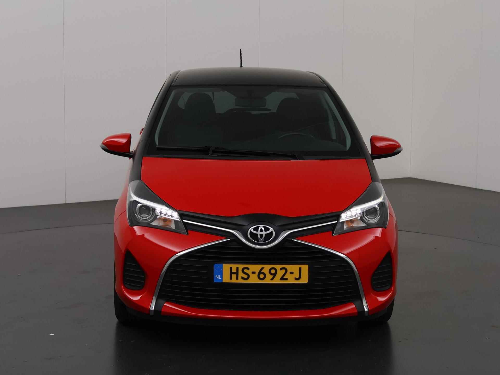 Toyota Yaris 1.3 VVT-i Aspiration Bi-Tone | Navigatie | Parkeercamera | Airco | Cruise Control | - 4/40