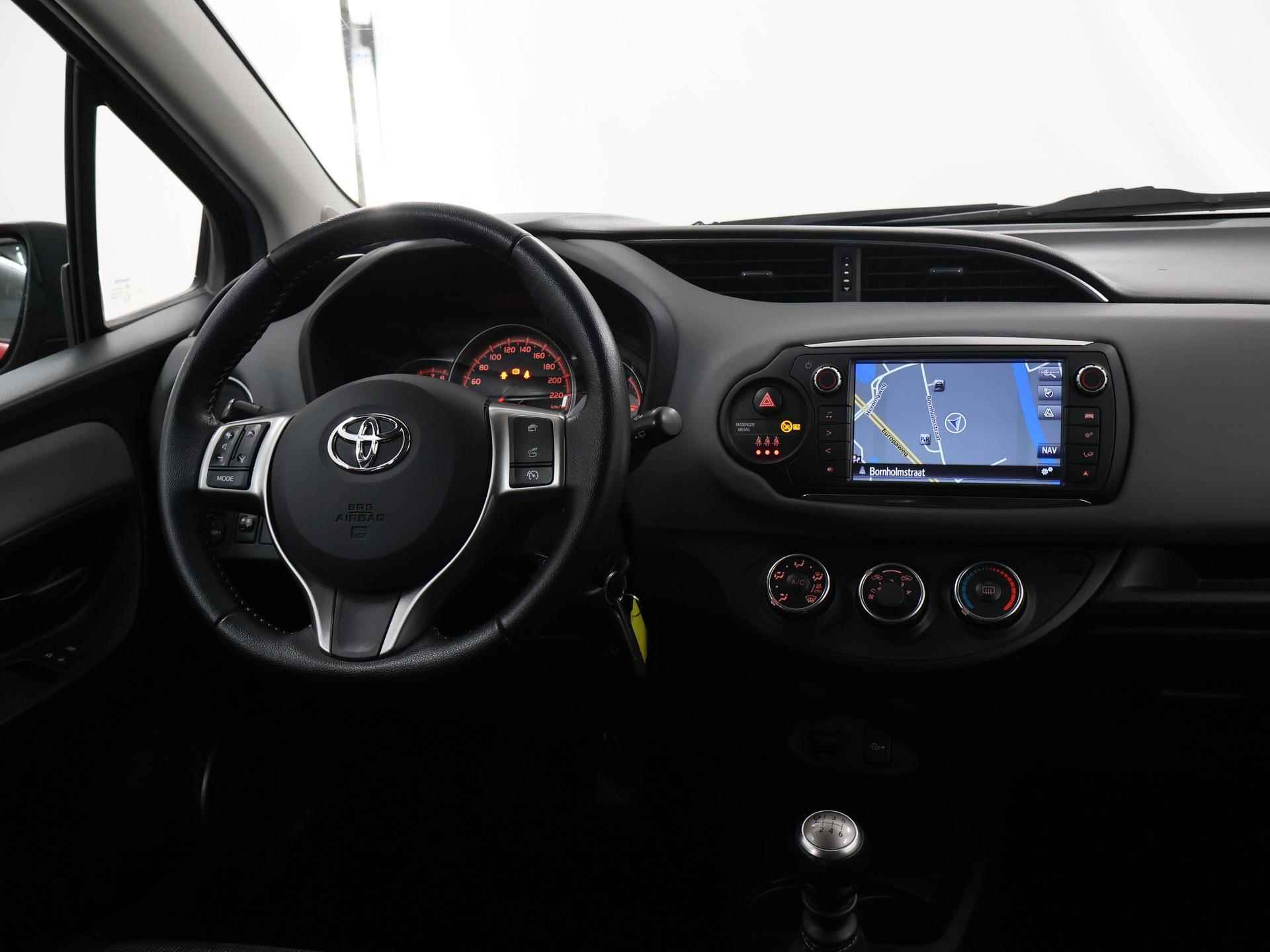 Toyota Yaris 1.3 VVT-i Aspiration Bi-Tone | Navigatie | Parkeercamera | Airco | Cruise Control | - 10/40