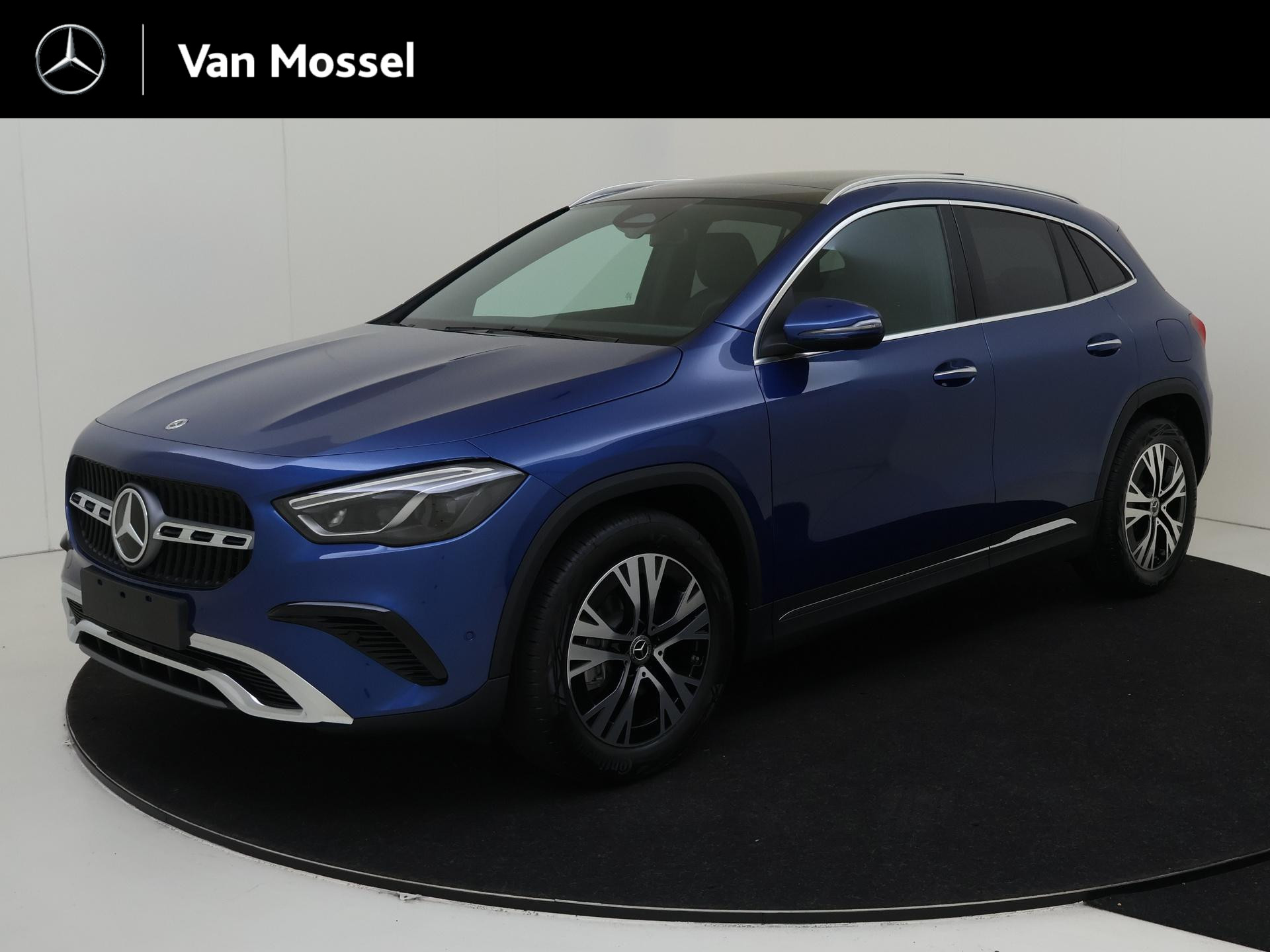 Mercedes-Benz GLA-klasse 180 Star Edition Luxury-Line / Stoelverwarming / Achteruitrijcamera / Trekhaak /