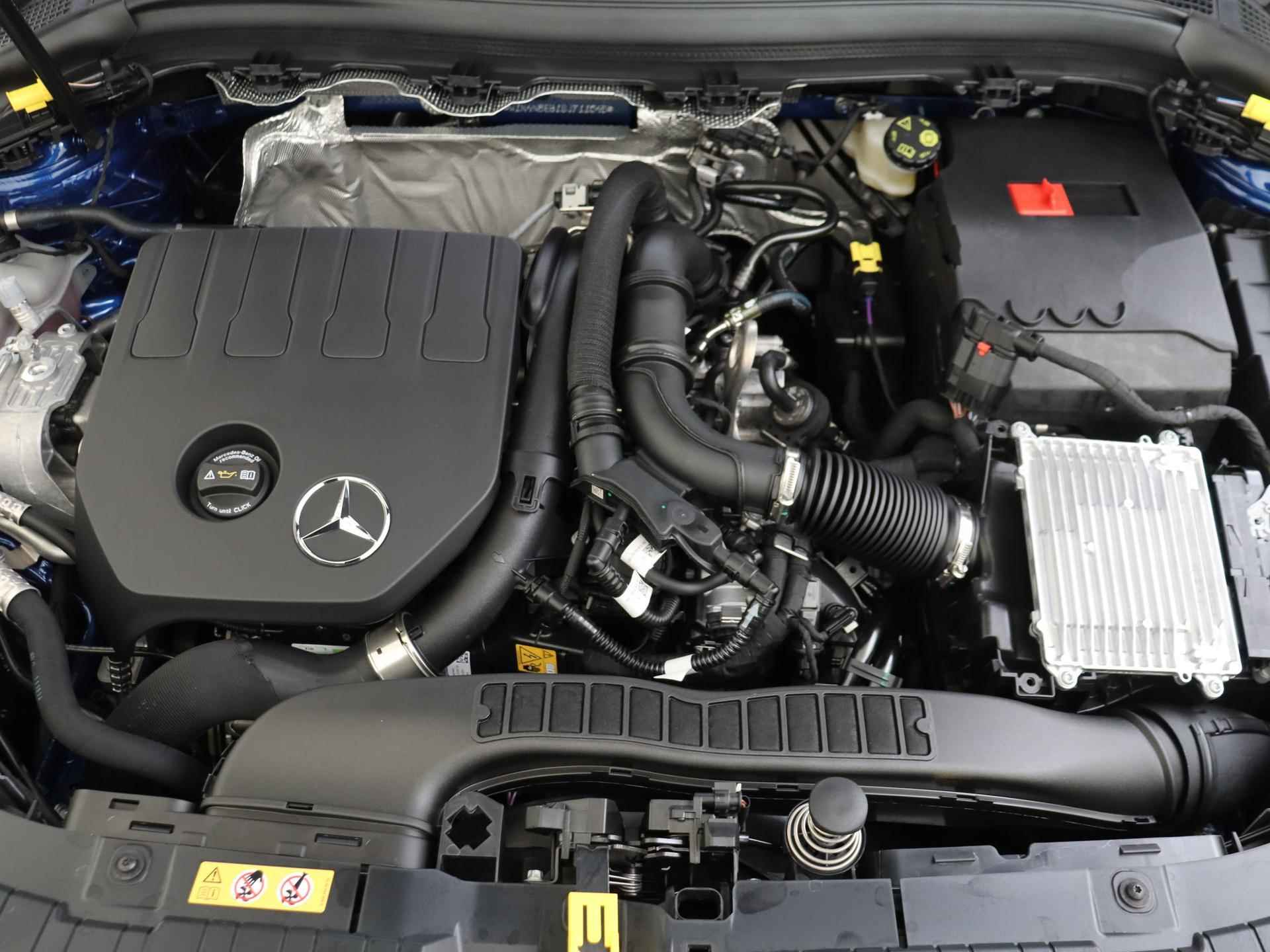 Mercedes-Benz GLA-klasse 180 Star Edition Luxury-Line / Stoelverwarming / Achteruitrijcamera / Trekhaak / - 3/35