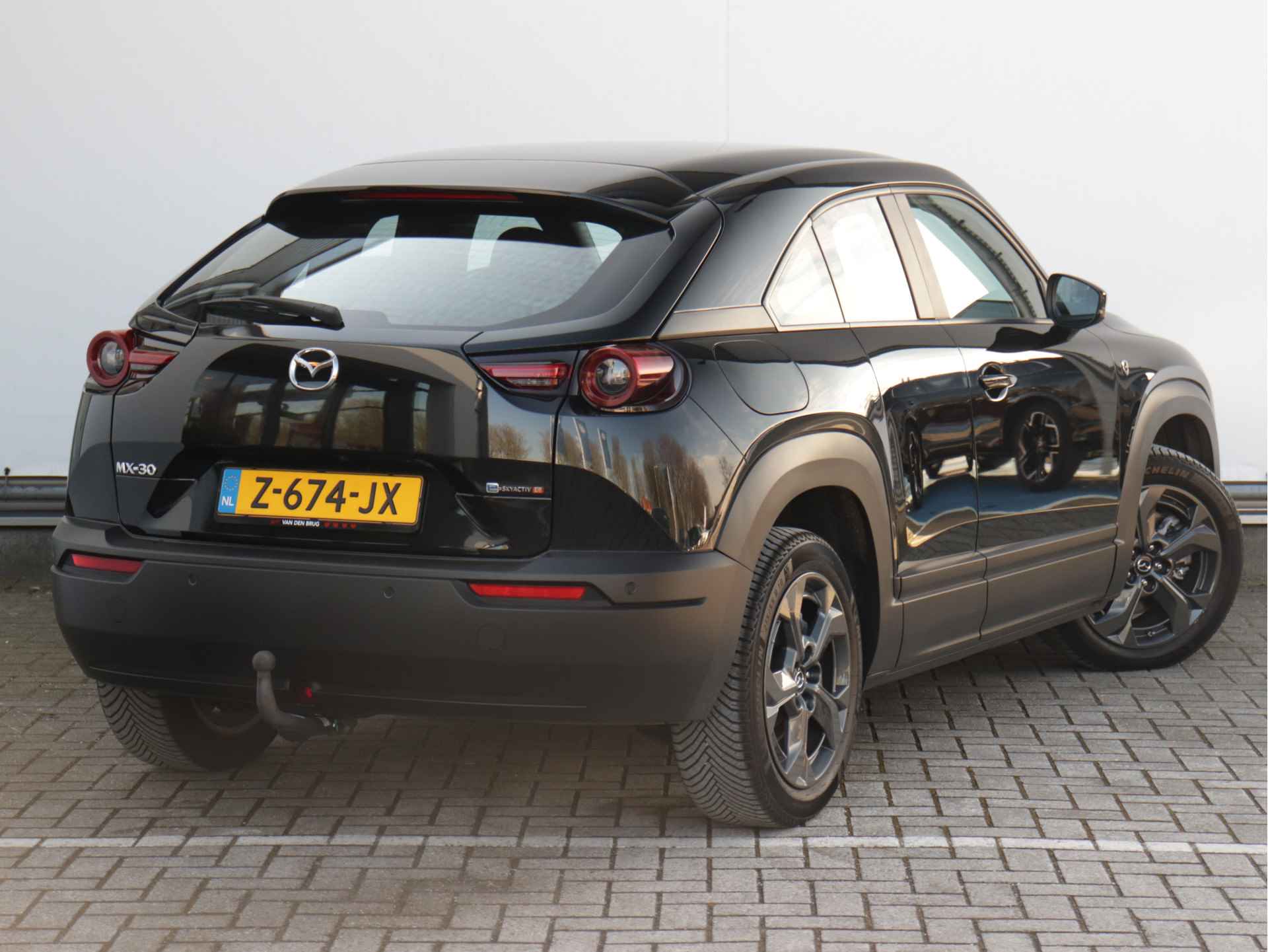 Mazda MX-30 e-SkyActiv R-EV 170 Prime-line 170pk | Camera | Navigatie | Head-up display | NL-auto | BTW-auto | Fabrieksgarantie tot 26-04-2030 of eerder 150.000km - 3/38