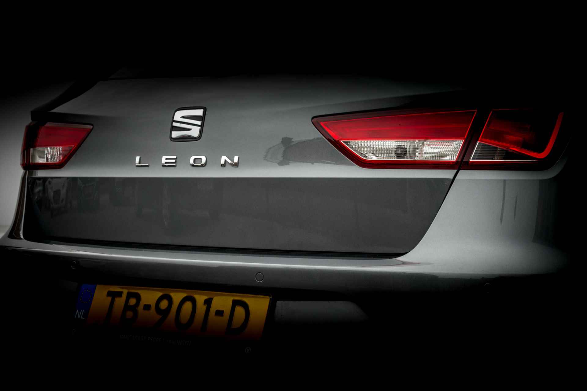 SEAT León ST 1.0 EcoTSI Style Business Intens STATION RIJKLAAR INCL GARANTIE | PDC V/A | Clima | Navigatie | 16 INCH LMV | 6 BAK | - 19/40