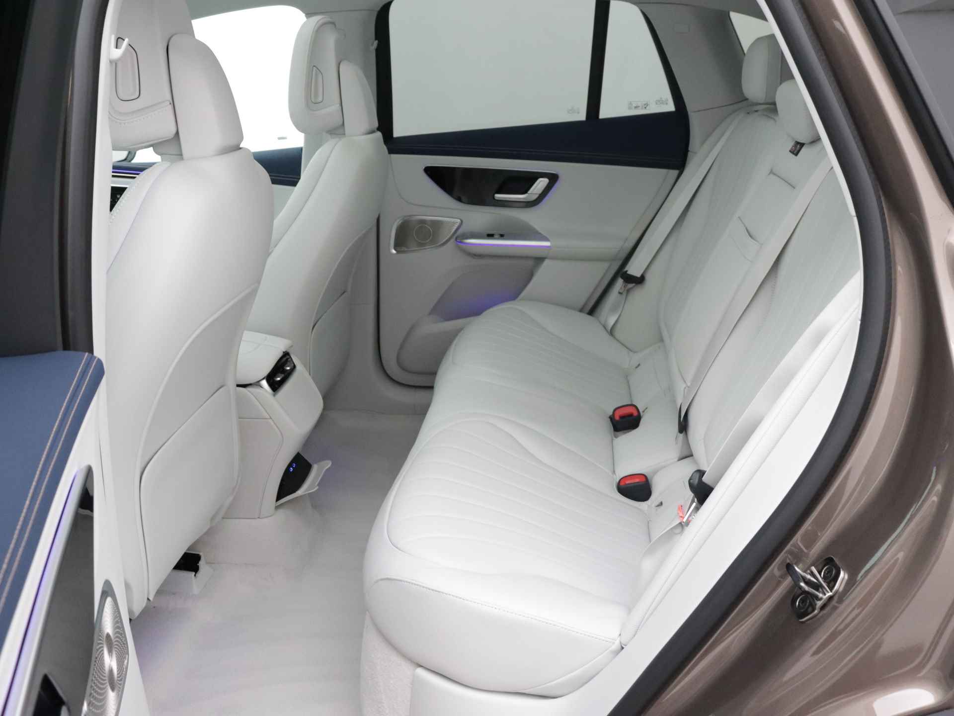 Mercedes-Benz EQE SUV 350+ Sport Edition 96 kWh | Trekhaak | Nightpakket | Premium pakket | Elektrische laadklep | Burmester® 3D-surround sound system | Rijassistentiepakket Plus | KEYLESS GO-comfortpakket | DIGITAL LIGHT | MBUX Augmented reality voor navigatie | - 16/46