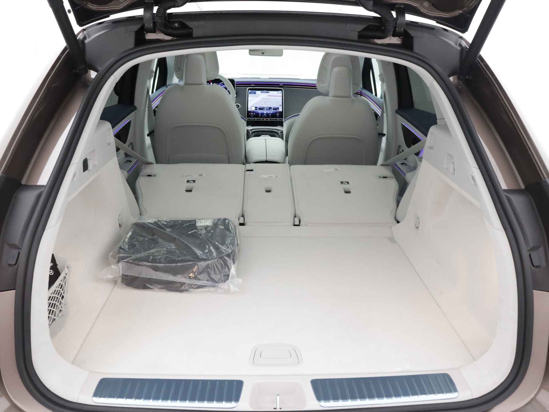 Mercedes-Benz EQE SUV 350+ Sport Edition 96 kWh | Trekhaak | Nightpakket | Premium pakket | Elektrische laadklep | Burmester® 3D-surround sound system | Rijassistentiepakket Plus | KEYLESS GO-comfortpakket | DIGITAL LIGHT | MBUX Augmented reality voor navigatie | - 32/46