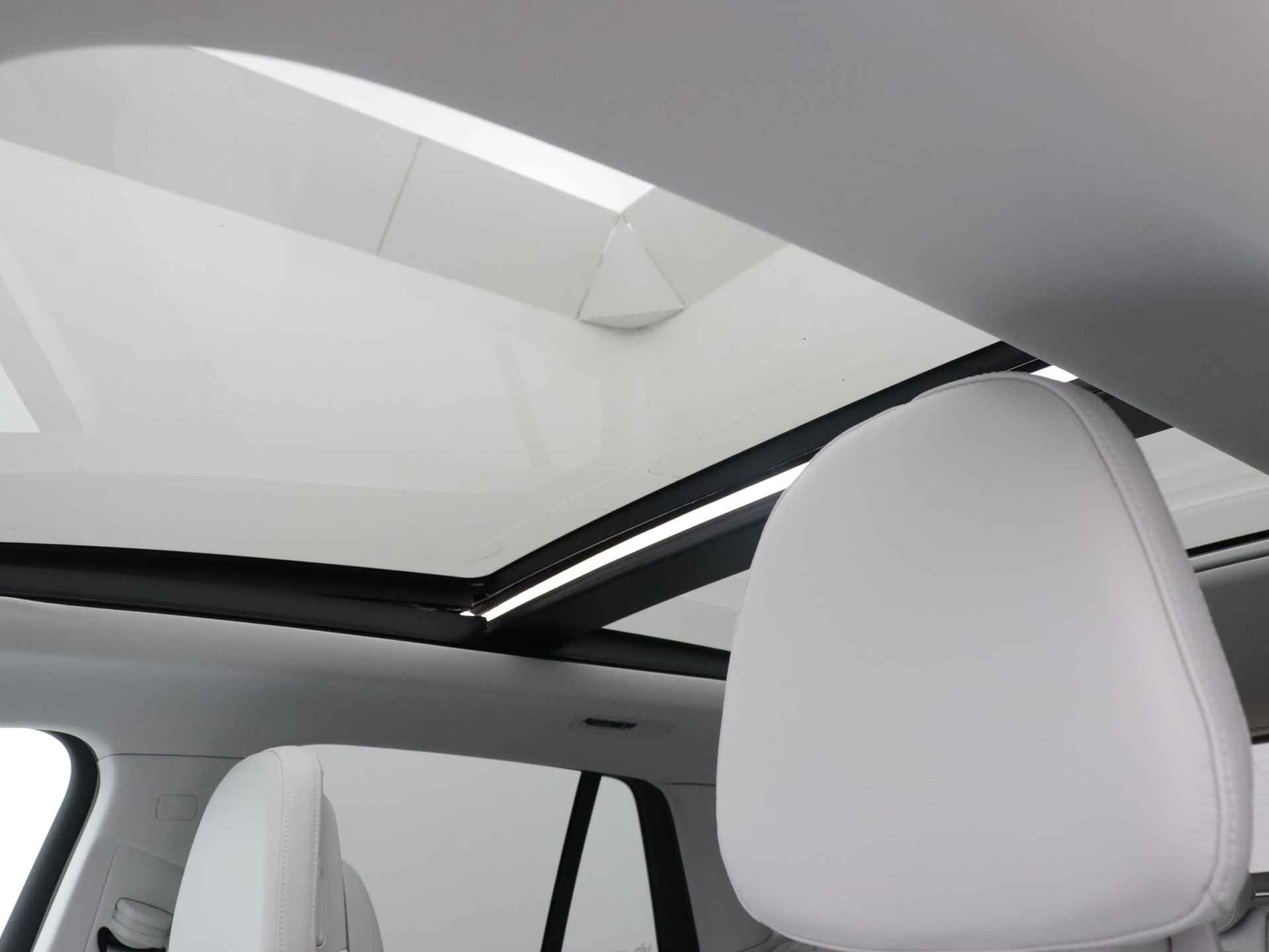 Mercedes-Benz EQE SUV 350+ Sport Edition 96 kWh | Trekhaak | Nightpakket | Premium pakket | Elektrische laadklep | Burmester® 3D-surround sound system | Rijassistentiepakket Plus | KEYLESS GO-comfortpakket | DIGITAL LIGHT | MBUX Augmented reality voor navigatie | - 37/46