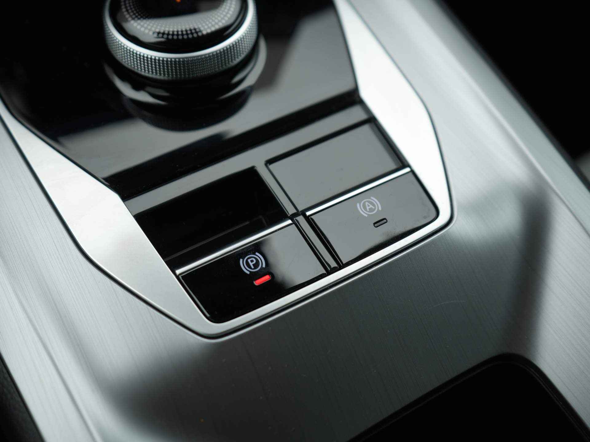 MG 5 Standard Range Luxury 50 kWh - All seasonbanden - Stoelverwarming - Adaptieve Cruise Control - 17/25