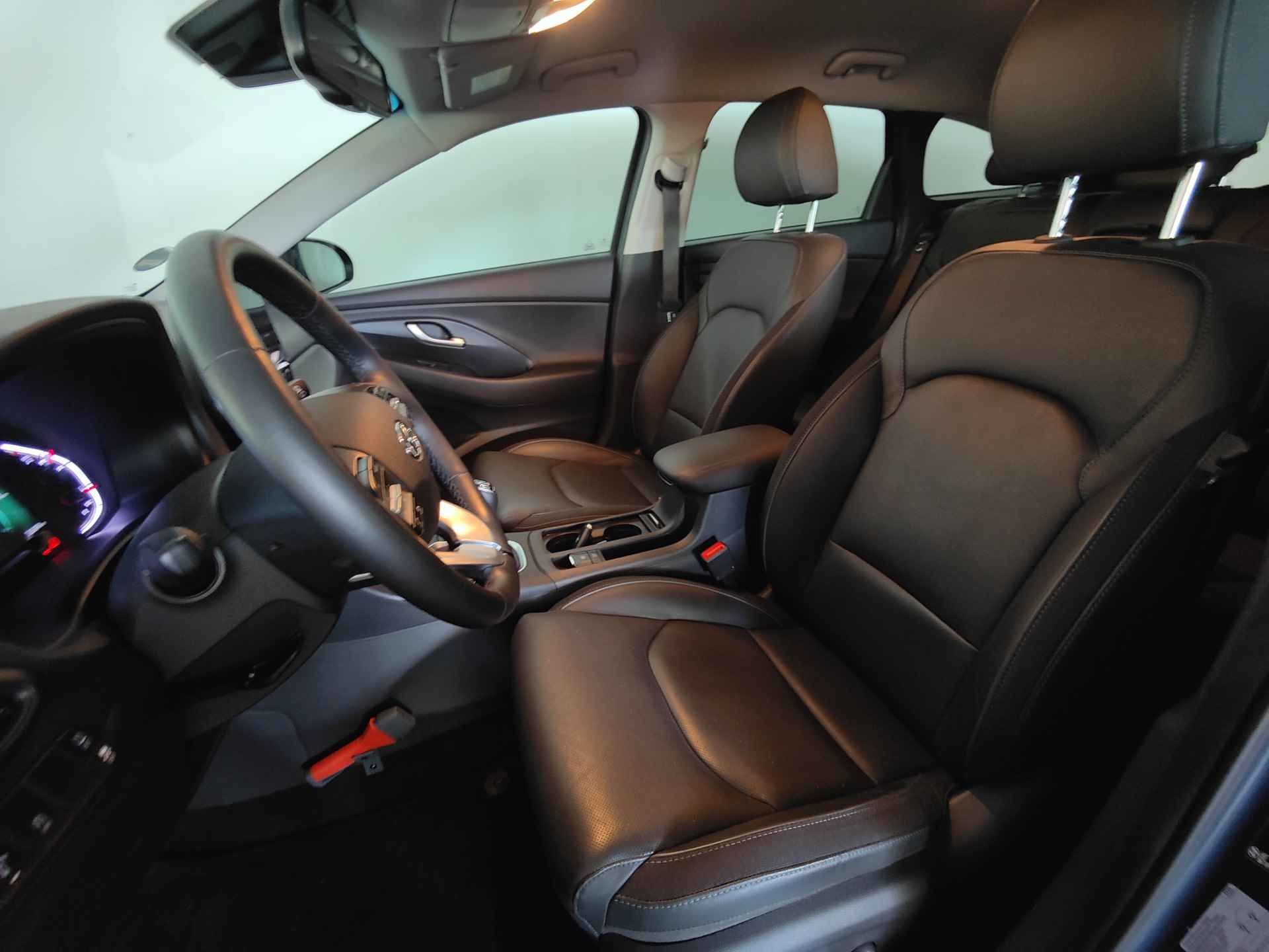 Hyundai i30 Wagon 1.5 T-GDi MHEV Premium | direct beschikbaar | 160 PK - 10/30