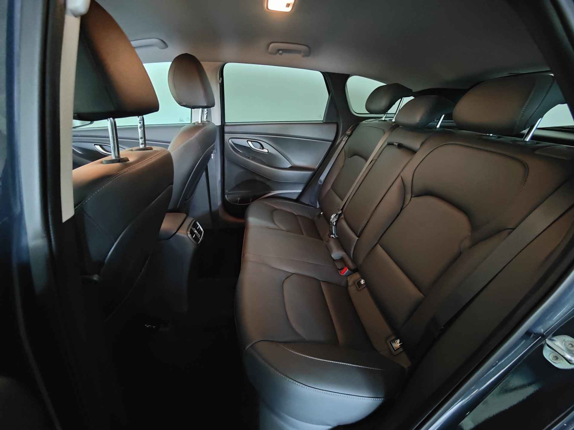Hyundai i30 Wagon 1.5 T-GDi MHEV Premium | direct beschikbaar | 160 PK - 11/30