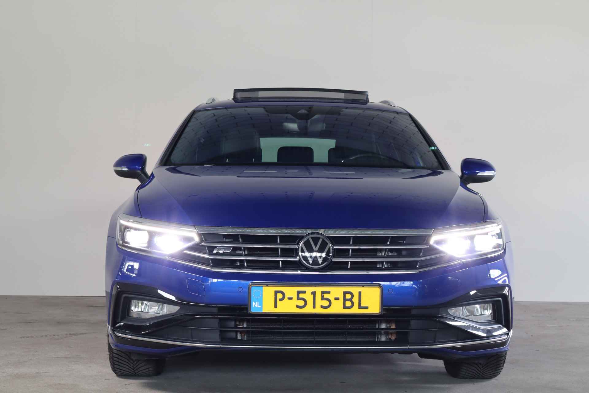 Volkswagen Passat Variant 1.5 TSI R-Line Business + NL-Auto!! -- A.S. ZONDAG GEOPEND VAN 11.00 T/M 15.30 -- - 4/42