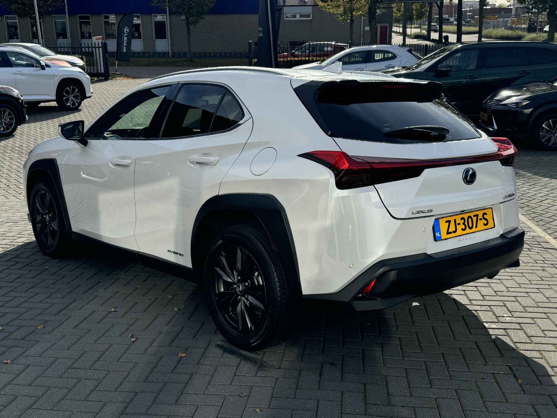 Lexus UX 250h First Edition NL-AUTO TRIPLE-LED STOELVERW PARK-SENSOR DAB+ - 5/34