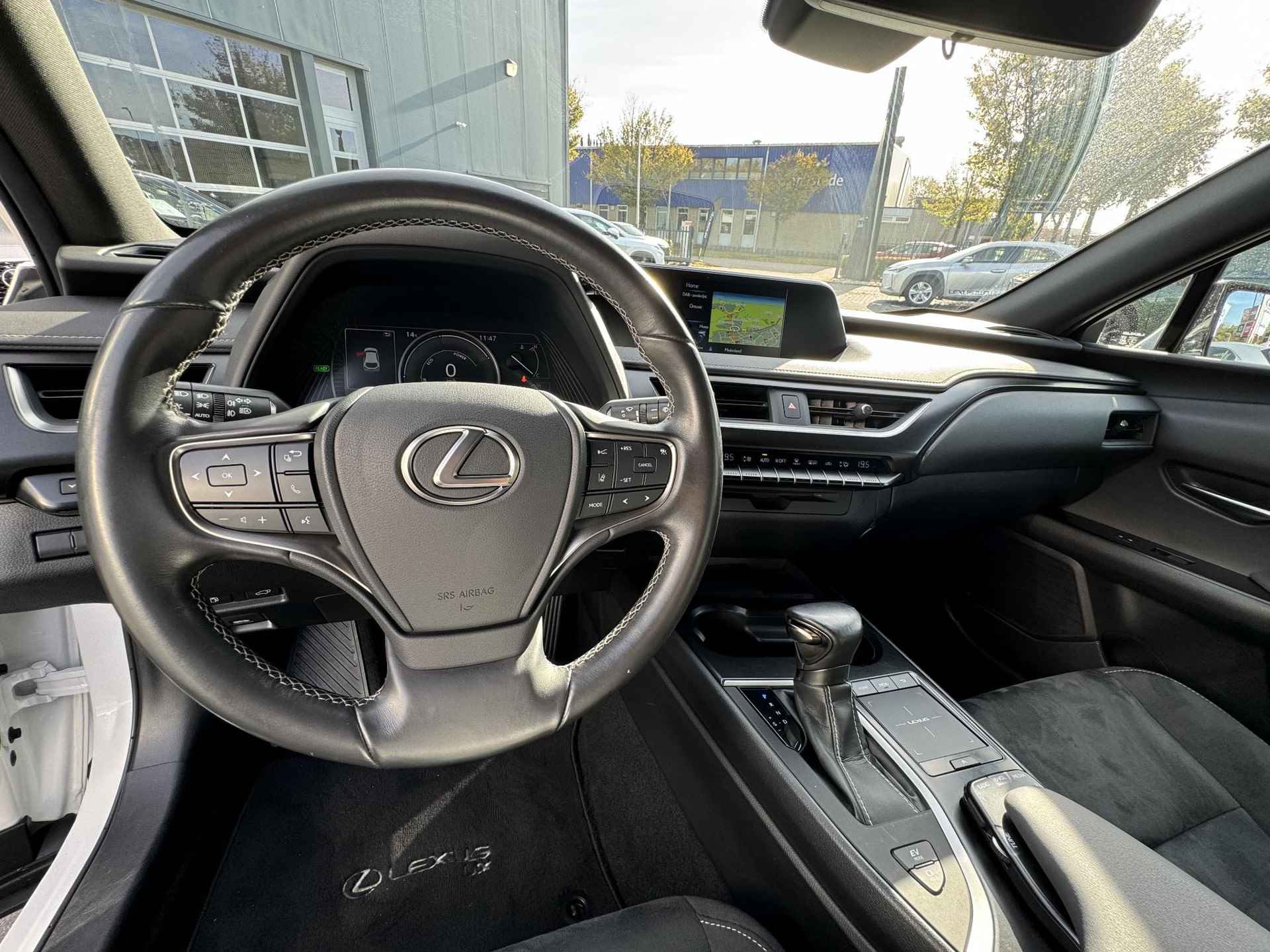 Lexus UX 250h First Edition NL-AUTO TRIPLE-LED STOELVERW PARK-SENSOR DAB+ - 17/34