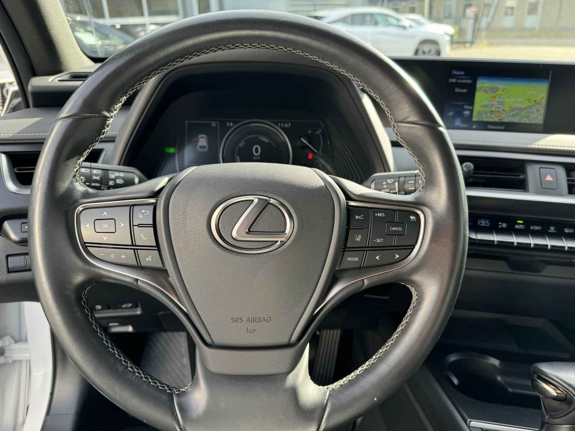 Lexus UX 250h First Edition NL-AUTO TRIPLE-LED STOELVERW PARK-SENSOR DAB+ - 18/34