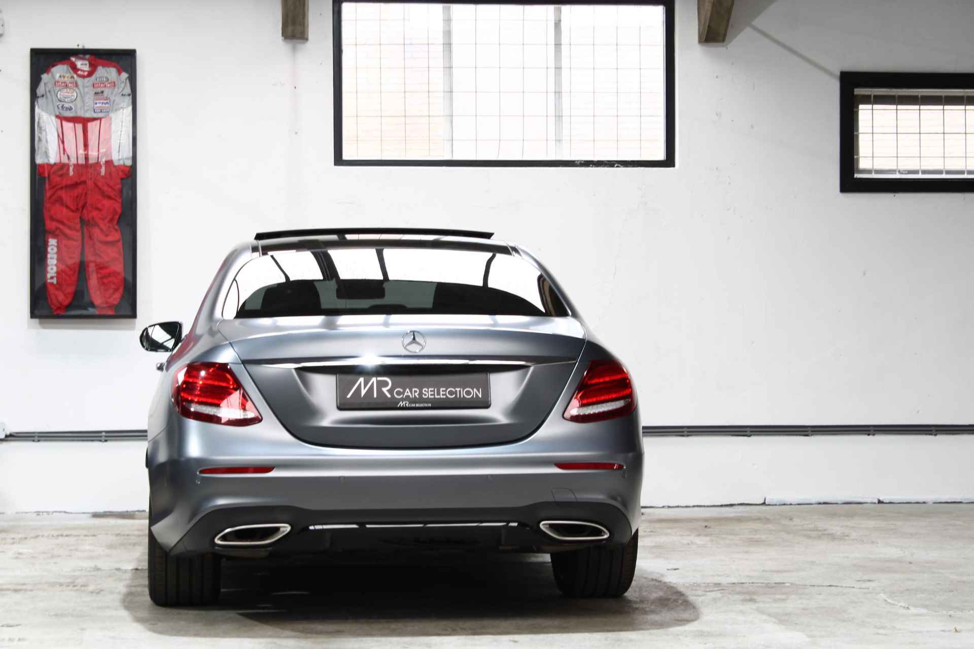 Mercedes-Benz E-klasse 200 Business Solution AMG | Designo Magno | Trekhaak | Panoramadak | Lederen bekleding - 9/27