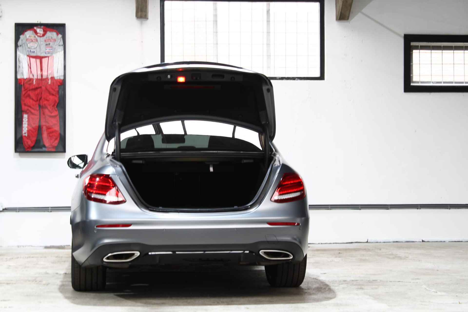 Mercedes-Benz E-klasse 200 Business Solution AMG | Designo Magno | Trekhaak | Panoramadak | Lederen bekleding - 10/27