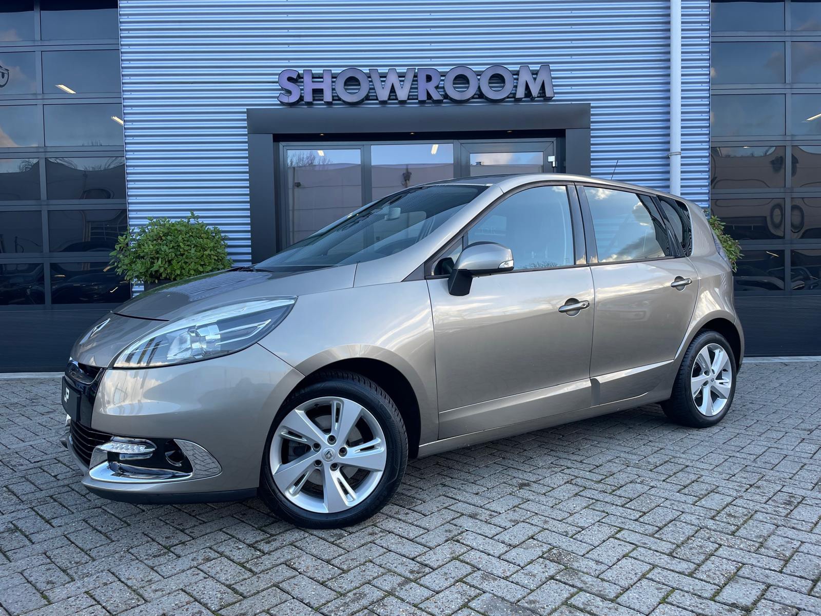 Renault Scénic 2.0 Bose Automaat|Navi|Cruise|Trekhaak|Stoelverwarming