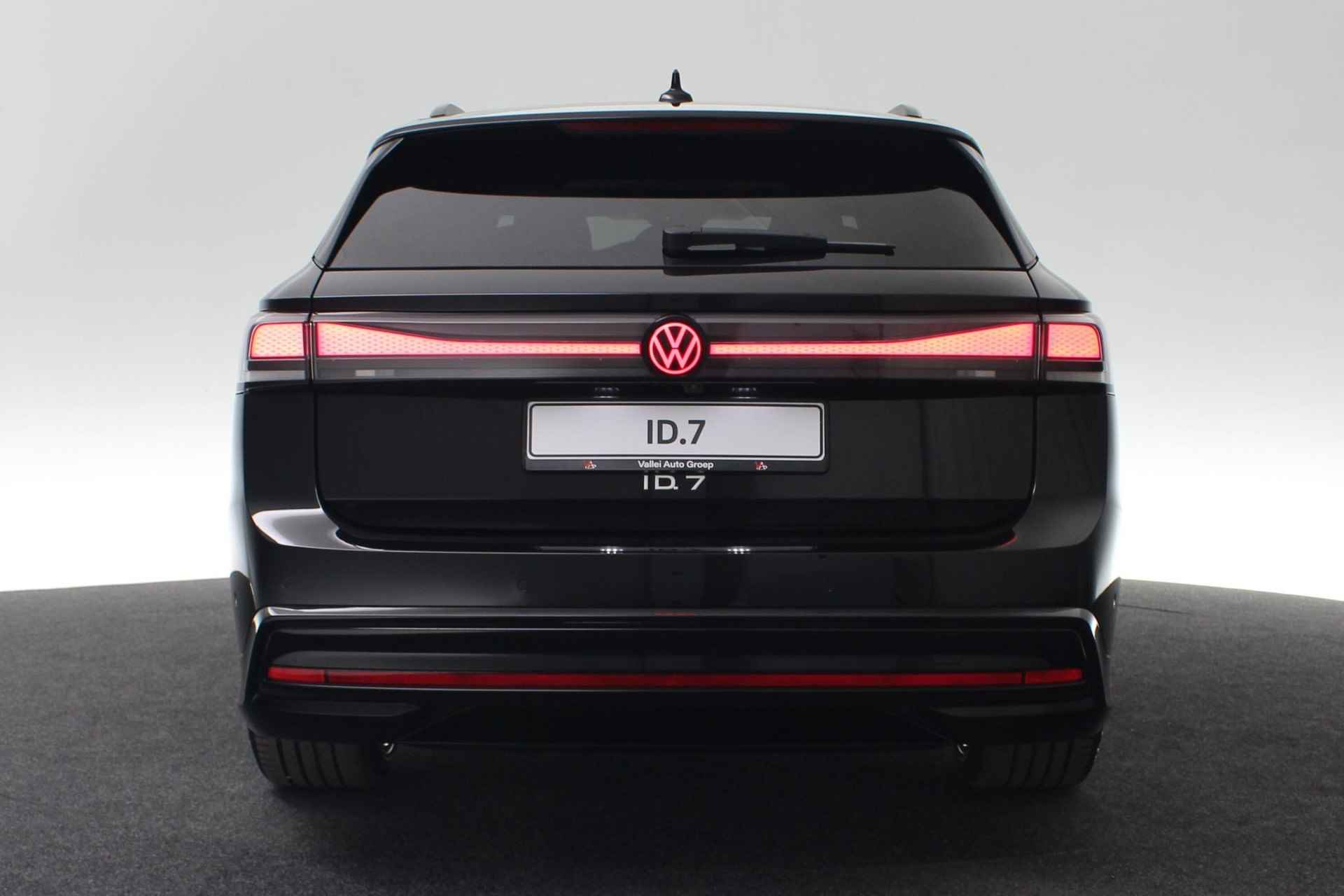 Volkswagen ID.7 Tourer 286PK Pro Business 77 kWh accu | IQ Light | 360 Camera | HUD | Keyless | Side Assist | 20 inch - 23/50