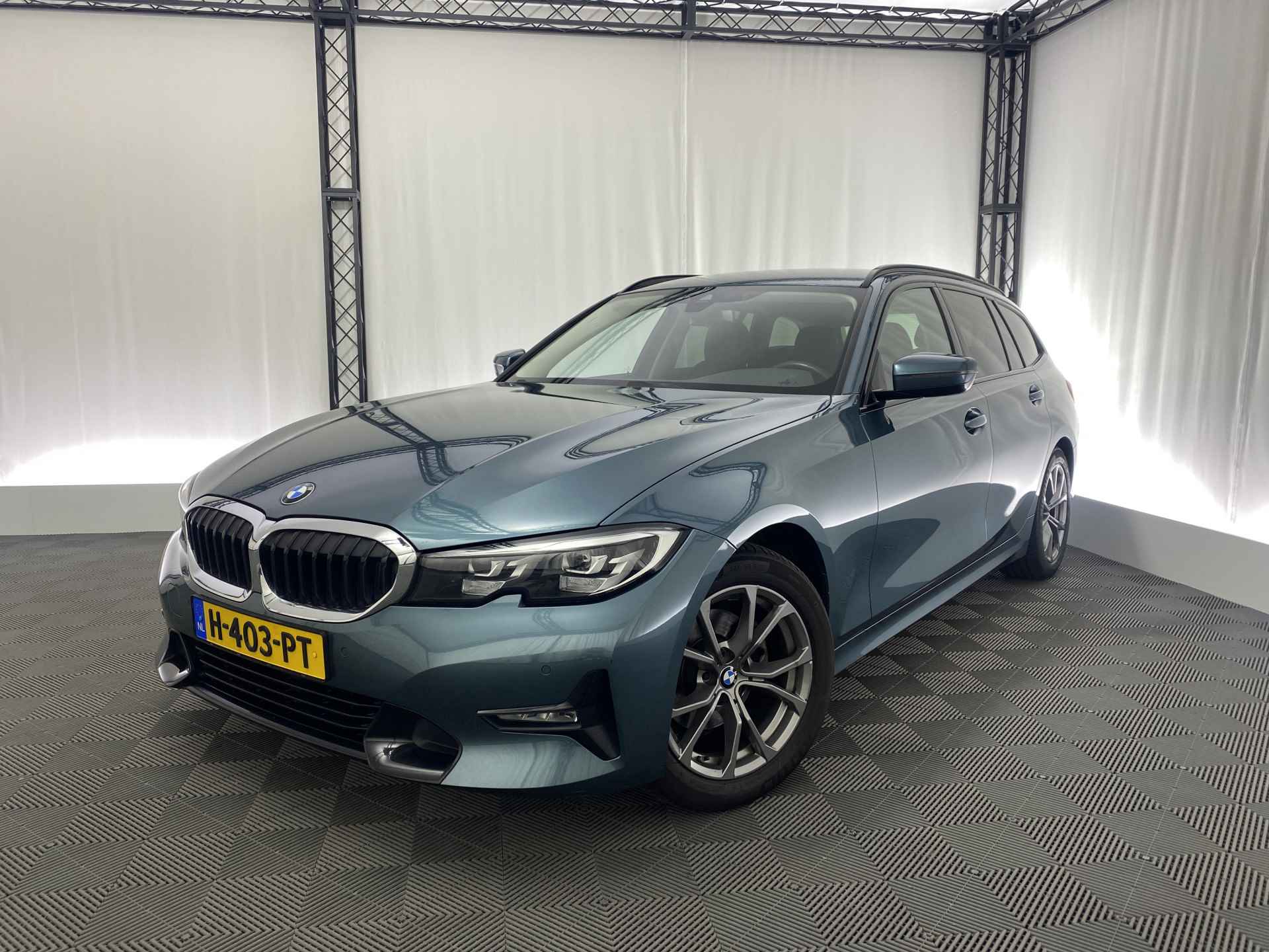 BMW 3 Serie Touring 320i Executive Edition Automaat | Elek. Trekhaak | Apple Carplay | Navi | Cruise Control | DAB | - 2/37