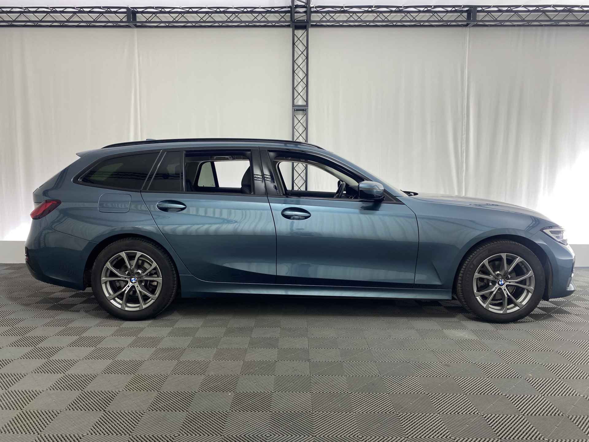 BMW 3 Serie Touring 320i Executive Edition Automaat | Elek. Trekhaak | Apple Carplay | Navi | Cruise Control | DAB | - 5/37