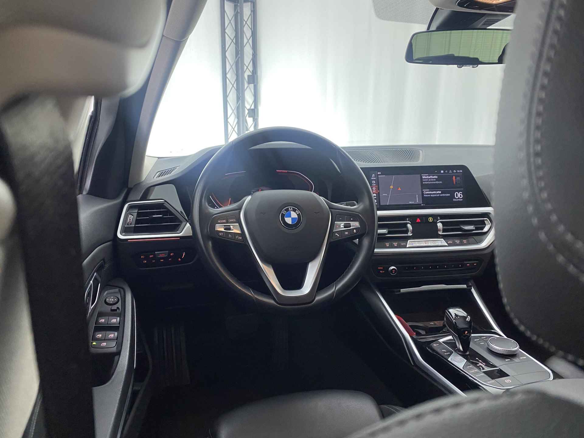 BMW 3 Serie Touring 320i Executive Edition Automaat | Elek. Trekhaak | Apple Carplay | Navi | Cruise Control | DAB | - 14/37