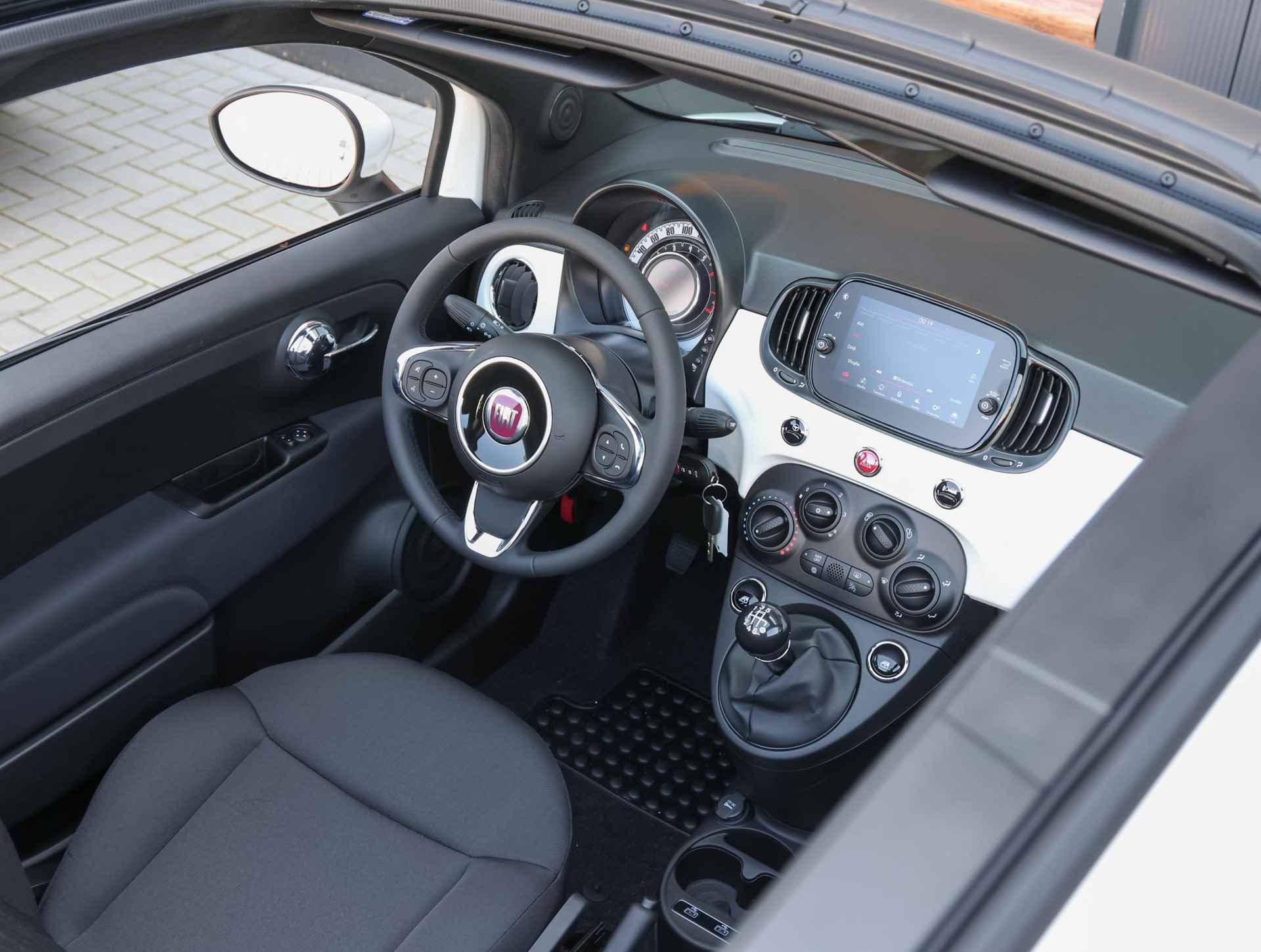 Fiat 500 C 69pk Hybrid Dolcevita Finale (Direct rijden!!/Climate/AppleCarPlay/15"LMV Velg/7"scherm!!) - 6/39