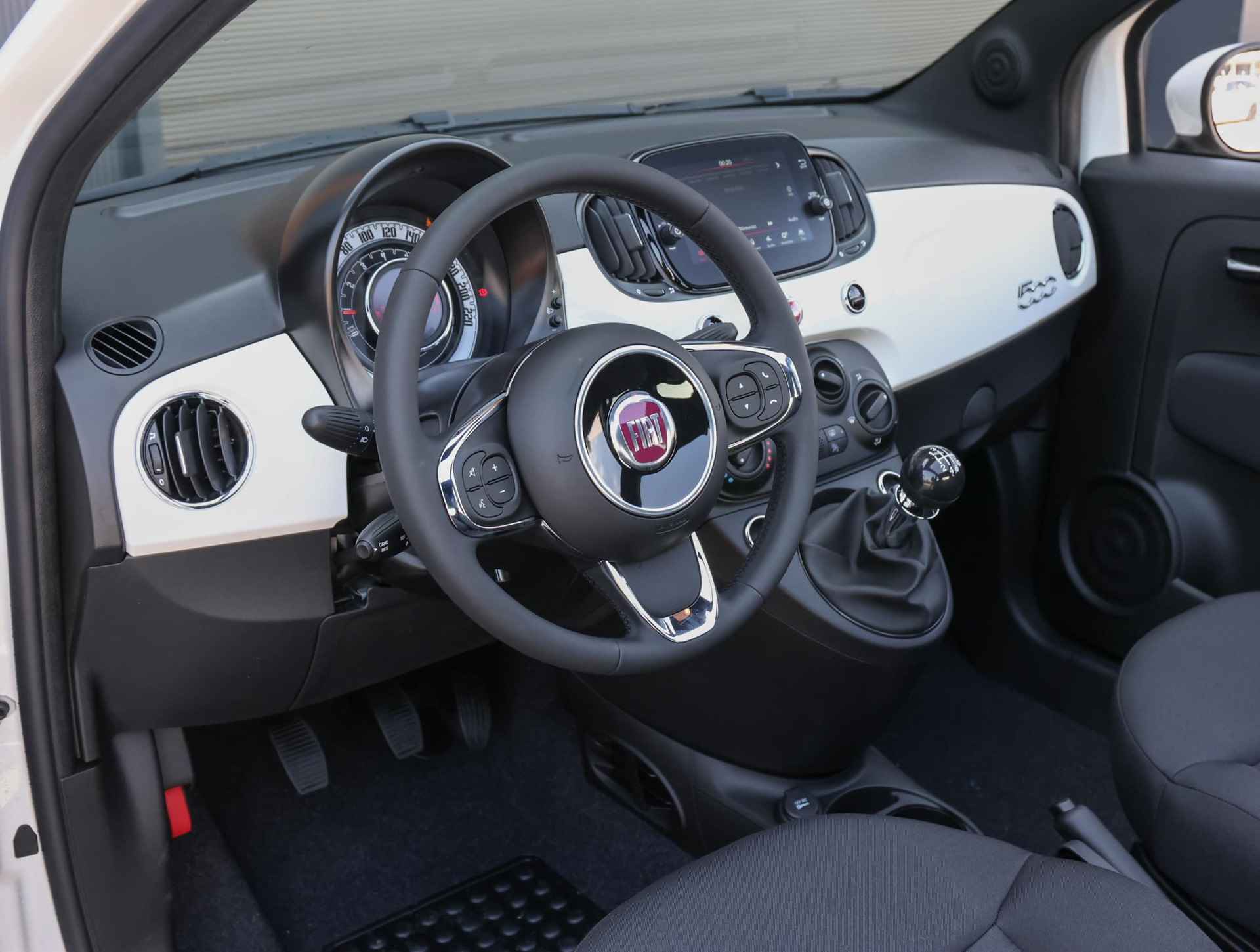 Fiat 500 C 69pk Hybrid Dolcevita Finale (Direct rijden!!/Climate/AppleCarPlay/15"LMV Velg/7"scherm!!) - 8/39