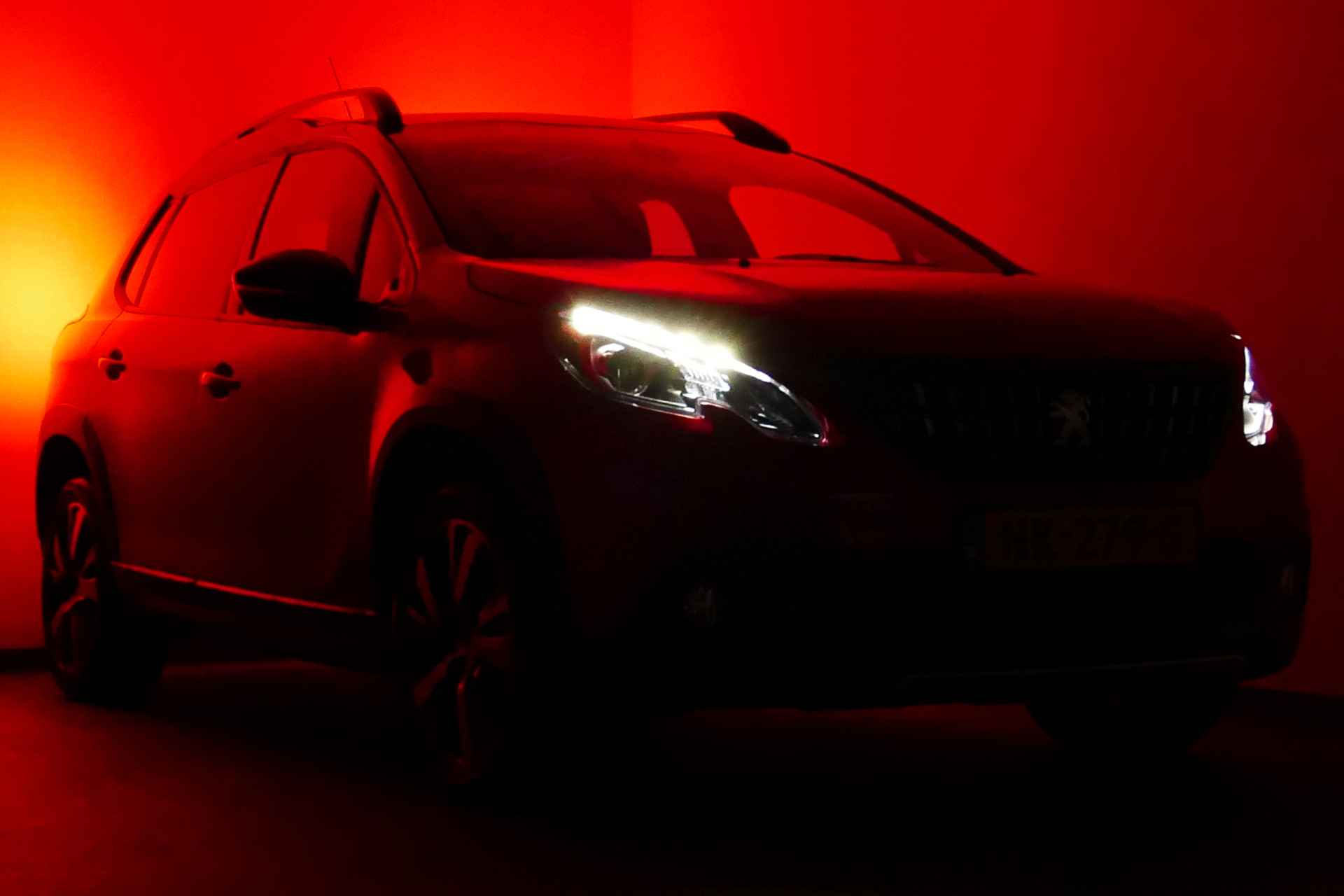 Peugeot 2008 1.2 110pk GT-line. Panodak, Half Leer, Navi, Camera, Clima, 17"LMV, Haak 1250kg - 3/40