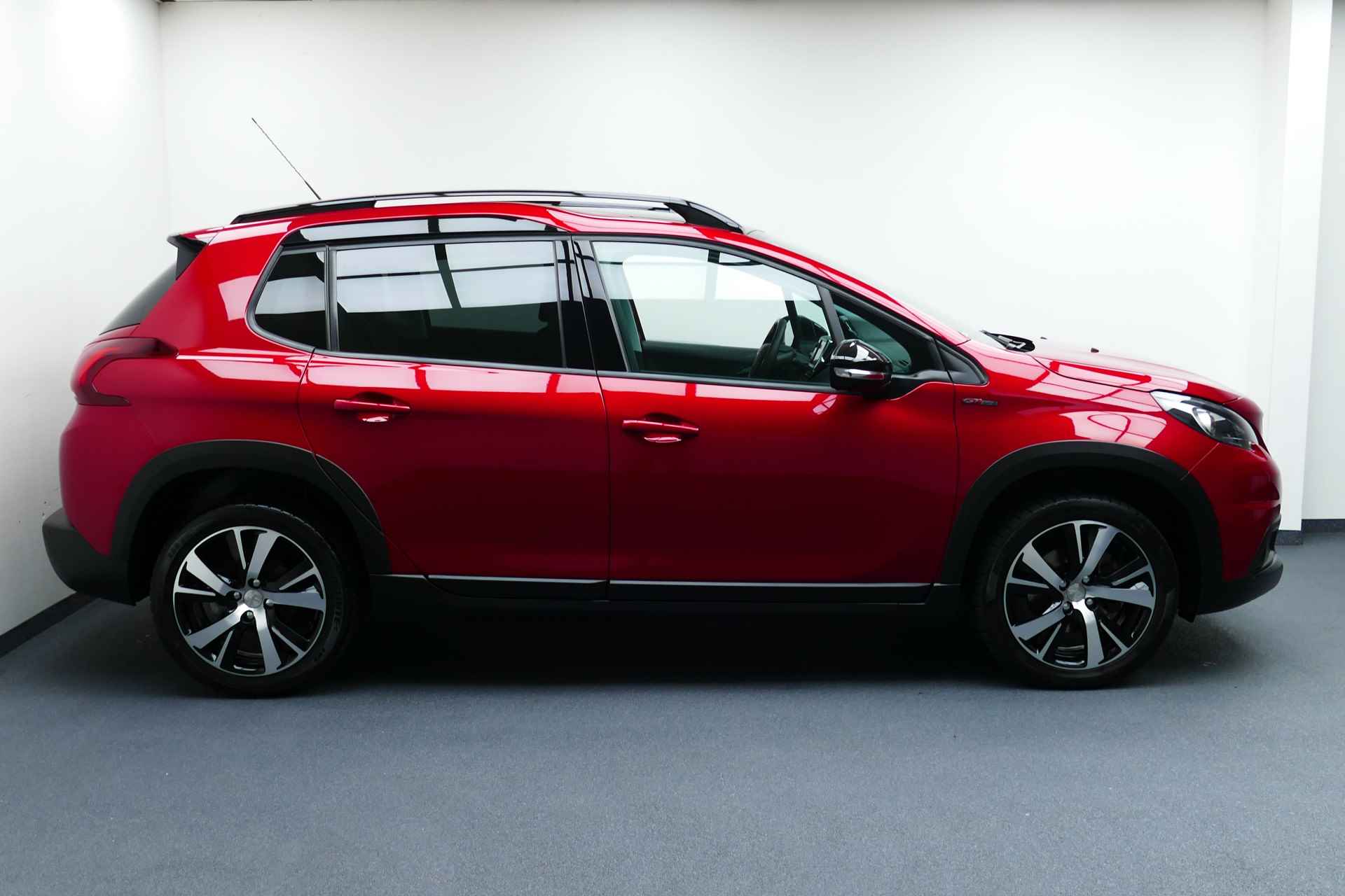 Peugeot 2008 1.2 110pk GT-line. Panodak, Half Leer, Navi, Camera, Clima, 17"LMV, Haak 1250kg - 10/40