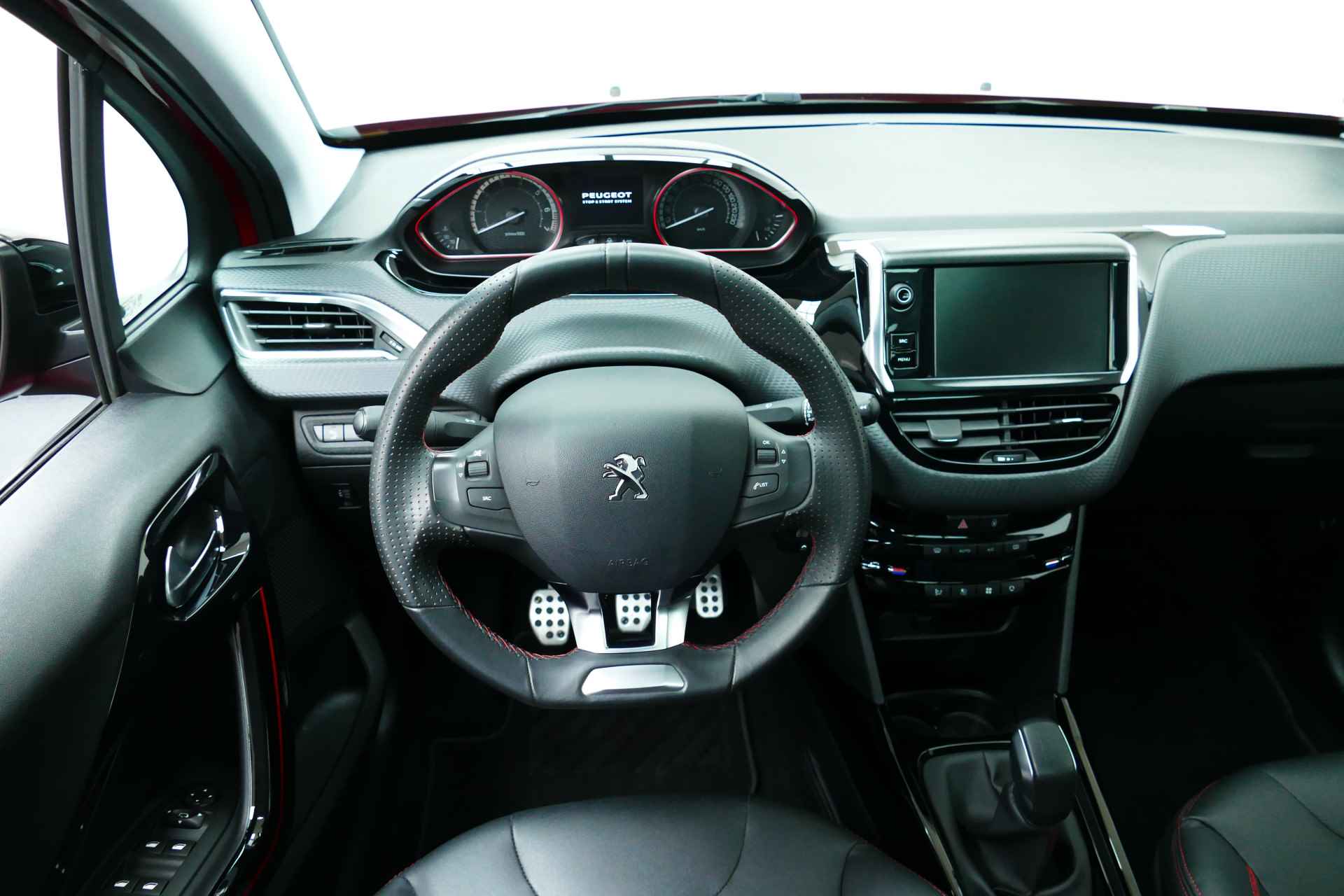 Peugeot 2008 1.2 110pk GT-line. Panodak, Half Leer, Navi, Camera, Clima, 17"LMV, Haak 1250kg - 14/40