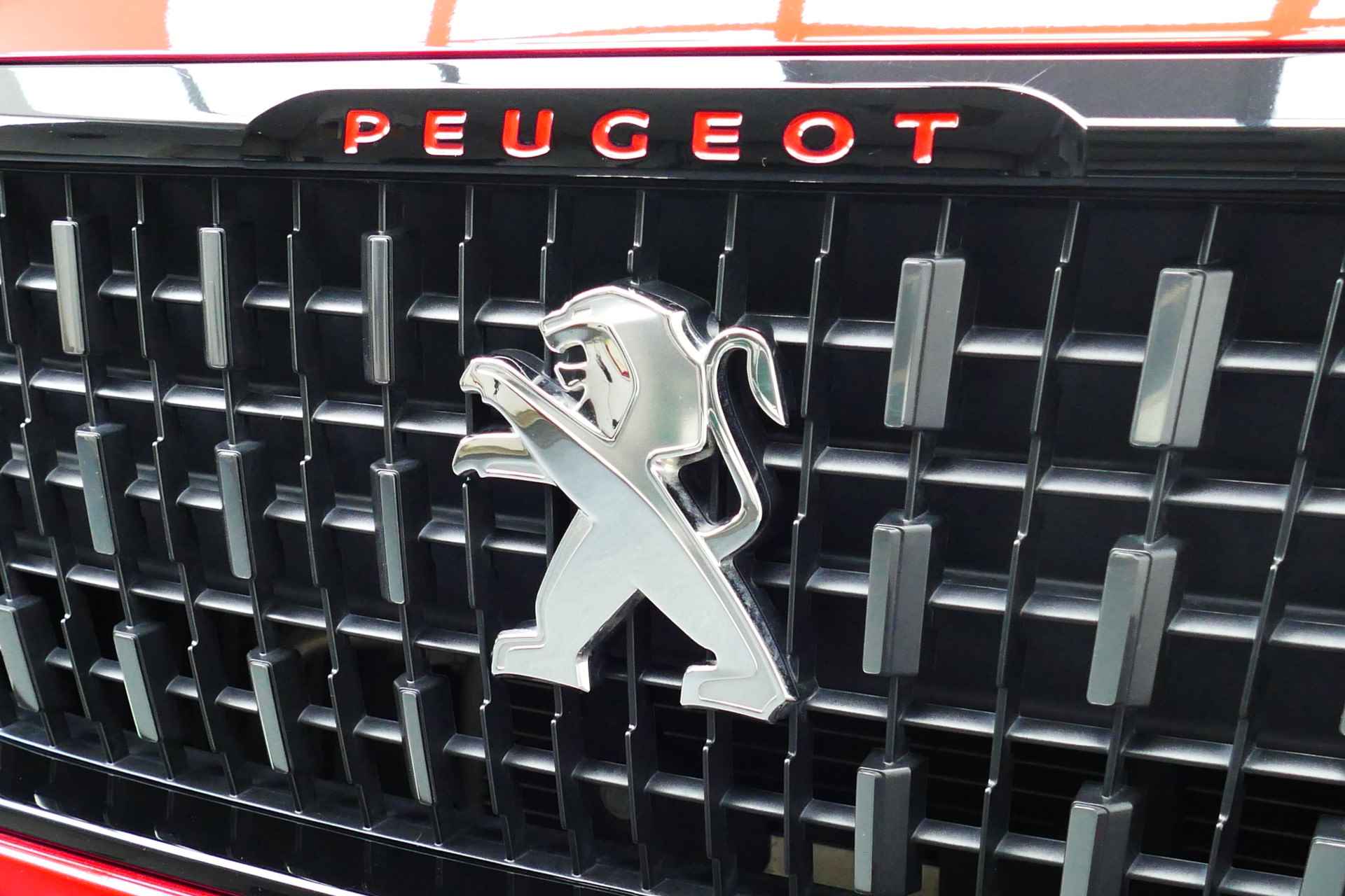 Peugeot 2008 1.2 110pk GT-line. Panodak, Half Leer, Navi, Camera, Clima, 17"LMV, Haak 1250kg - 35/40