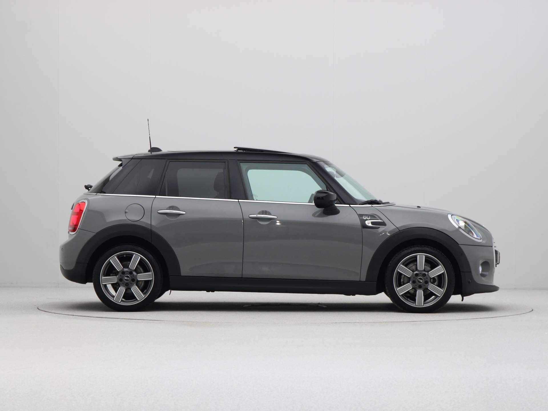 MINI 5-deurs Cooper 60 Years Edition Aut. - 5/27