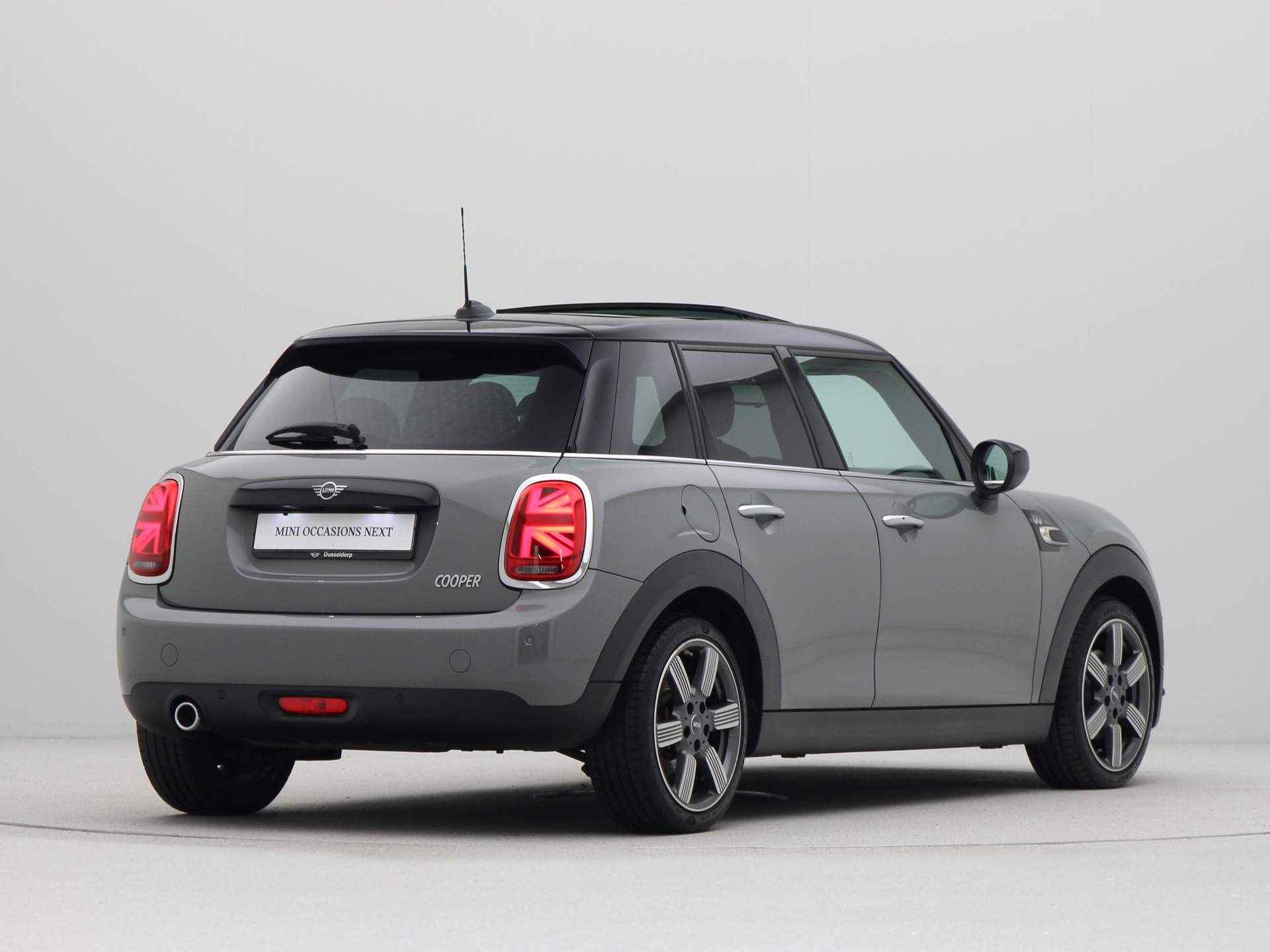 MINI 5-deurs Cooper 60 Years Edition Aut. - 6/27