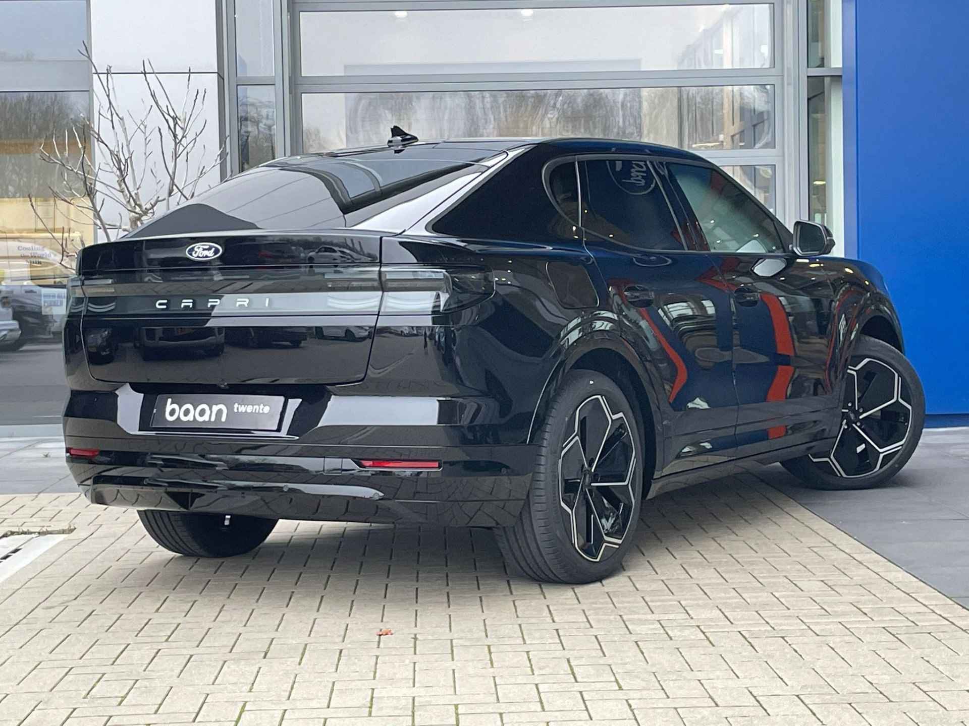 Ford Capri Premium Ext Range RWD 77 kWh GRATIS laadpaal (i.c.m. options) Warmtepomp | Panormadak | Wegklapbare trekhaak | Driver ass. pack | 21'' Ford options 0,99% | private lease vanaf €554 | prijsvoordeel € 1500,- - 3/25