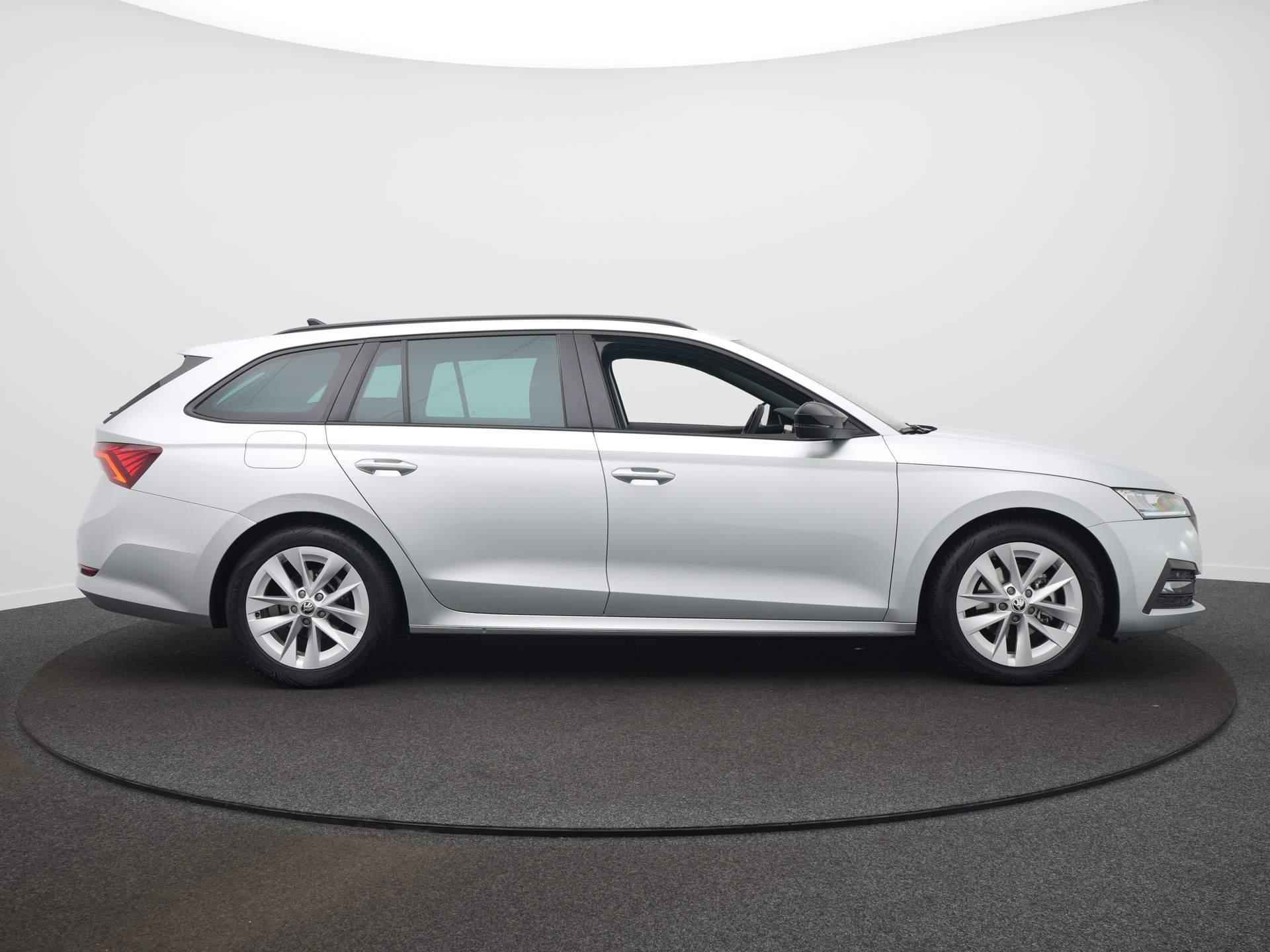 Skoda Octavia Combi 1.0 e-TSI Sport Business / Adap. Cruise / Stoelverwarming / Elek. Trekhaak / Sensoren - 4/60