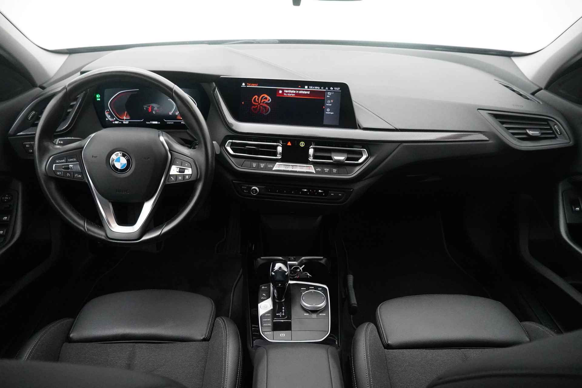 BMW 1-serie BWJ 2020 / 118i 141 PK Executive Edition automaat / Sportstoelen / Clima / Trekhaak / Carplay / Navi / Cruise / Full LED / - 12/34