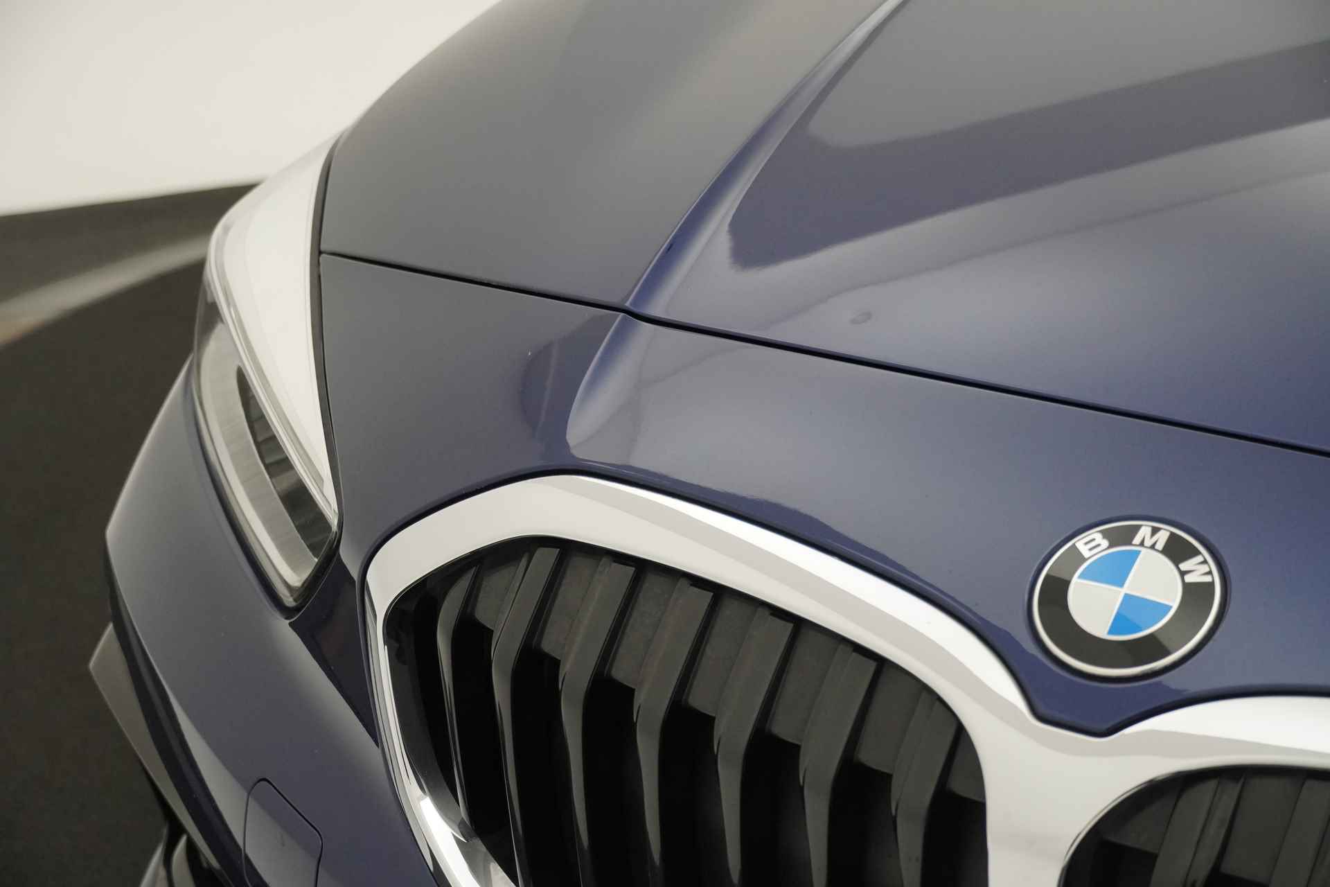 BMW 1-serie BWJ 2020 / 118i 141 PK Executive Edition automaat / Sportstoelen / Clima / Trekhaak / Carplay / Navi / Cruise / Full LED / - 21/34
