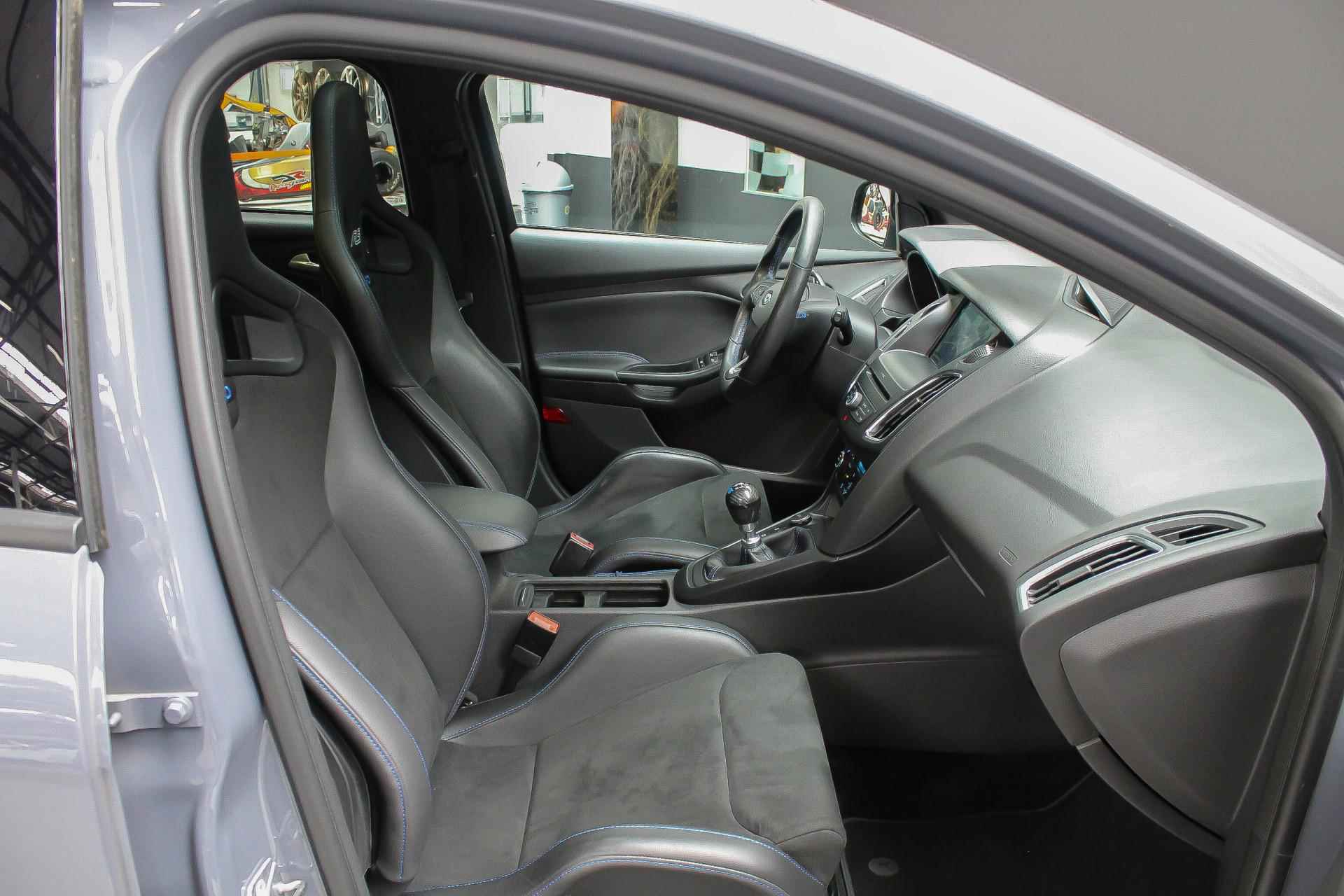 Ford Focus 2.3 350pk RS |schaalstoelen|schuifdak|Sony|camera en parkeersensoren|cruise control|19" gesmeden wielen| - 33/38